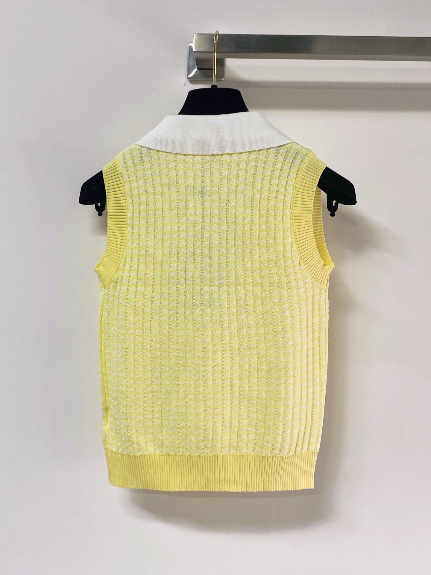 Chanel 2026 Sleeveless Polo Sweater Knit Vest Wool Laine 471900