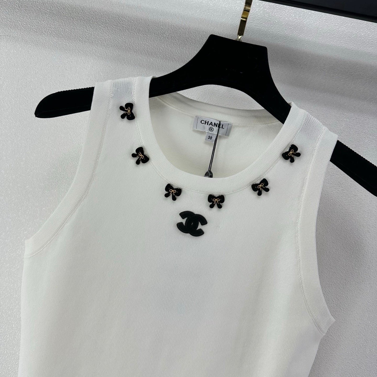 Chanel 2026 Bow-tie Knit Vest Wool 395547