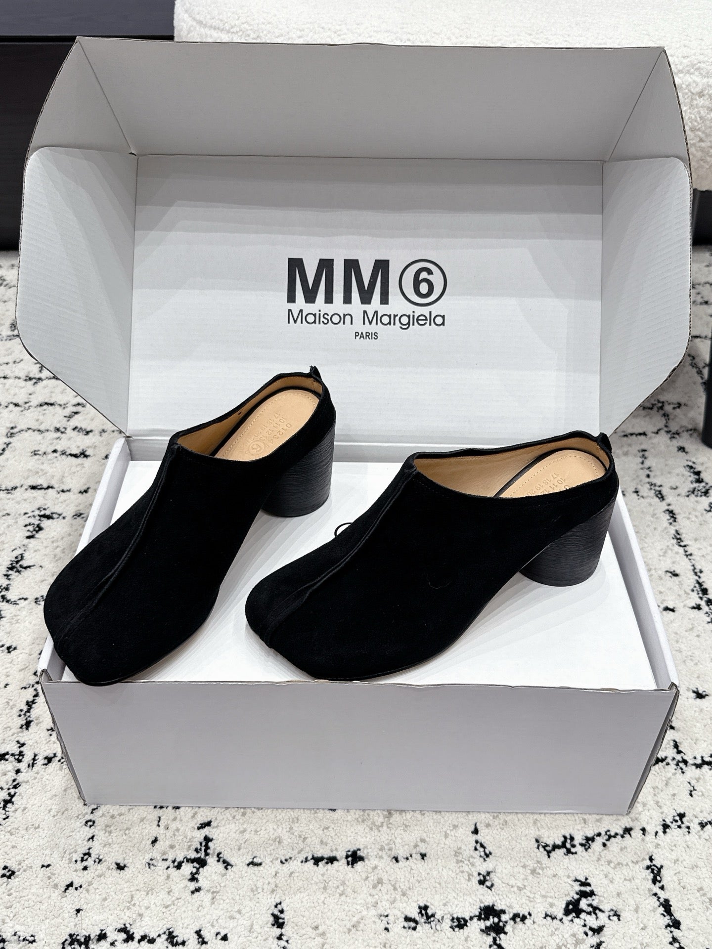 Maison Margiela 2026 Closed-Toe Chunky Heel Mules 70mm Cowhide Suede 924849