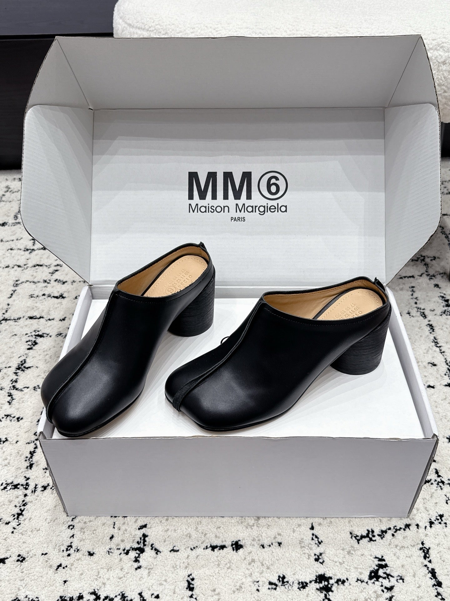 Maison Margiela 2026 Closed-Toe Chunky Heel Mules 70mm Cowhide Suede 924849