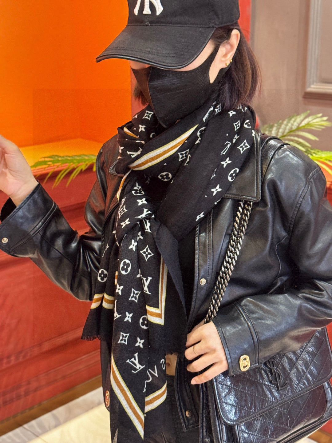 LV Monogram Long Scarf 200cm Black Beige Cashmere 969170