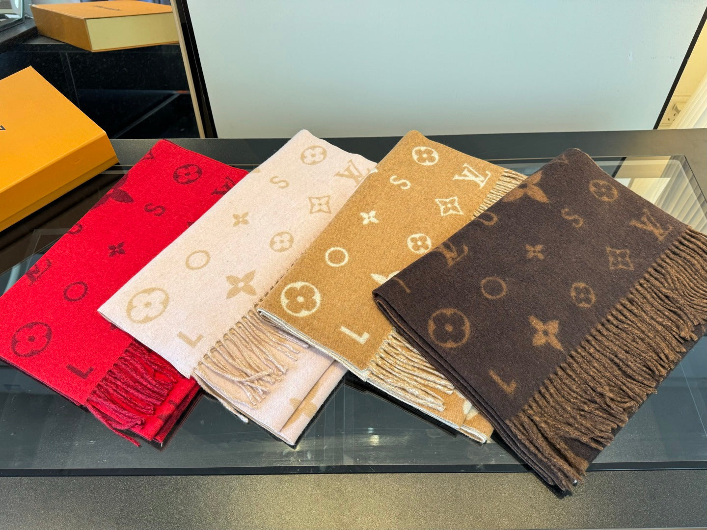 LV 25 Scarf 220CM Brown Wool 293516