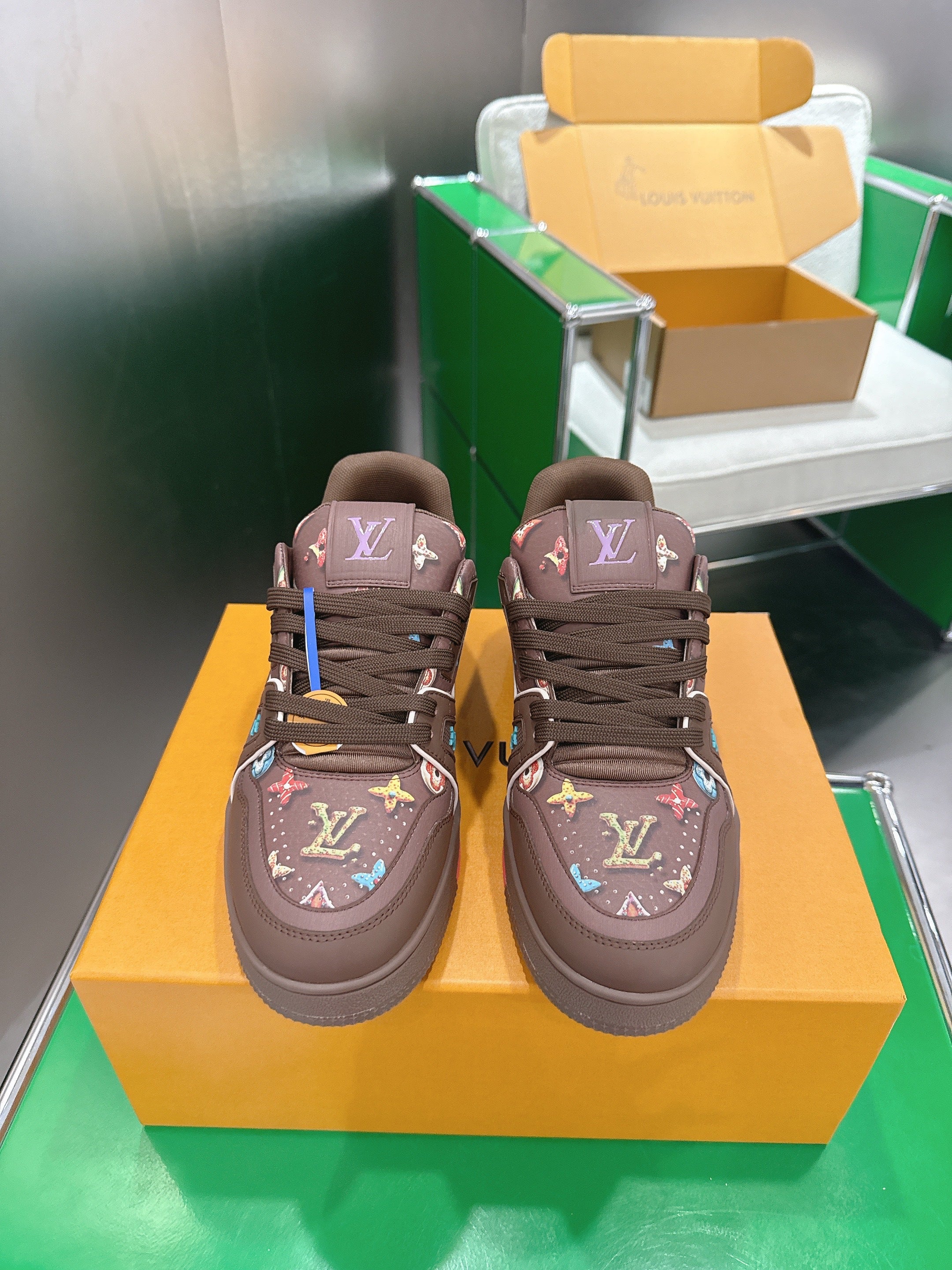 LV 26ss Trainer Sneakers Brown Colorful Cowhide 632145