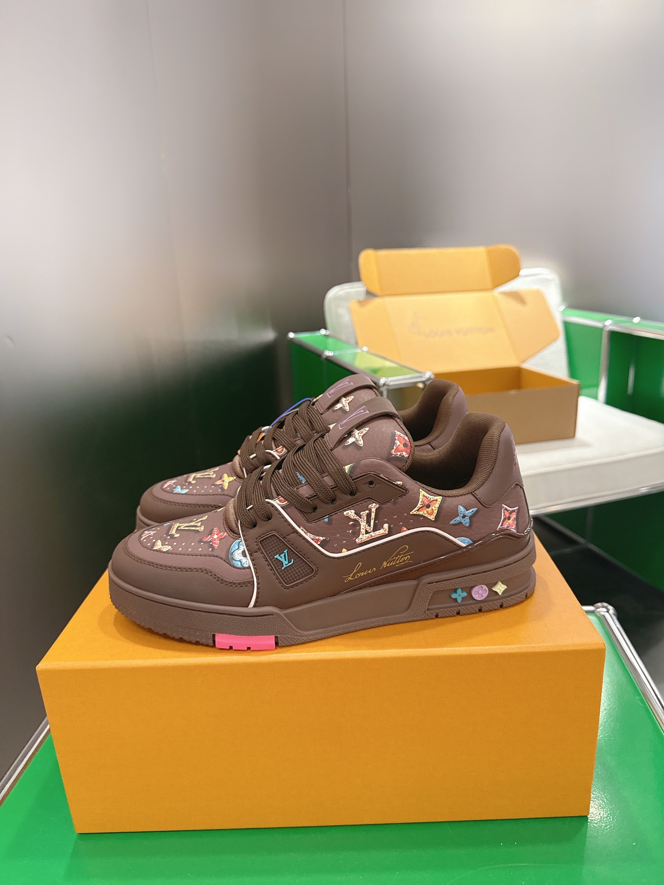 LV 26ss Trainer Sneakers Brown Colorful Cowhide 632145