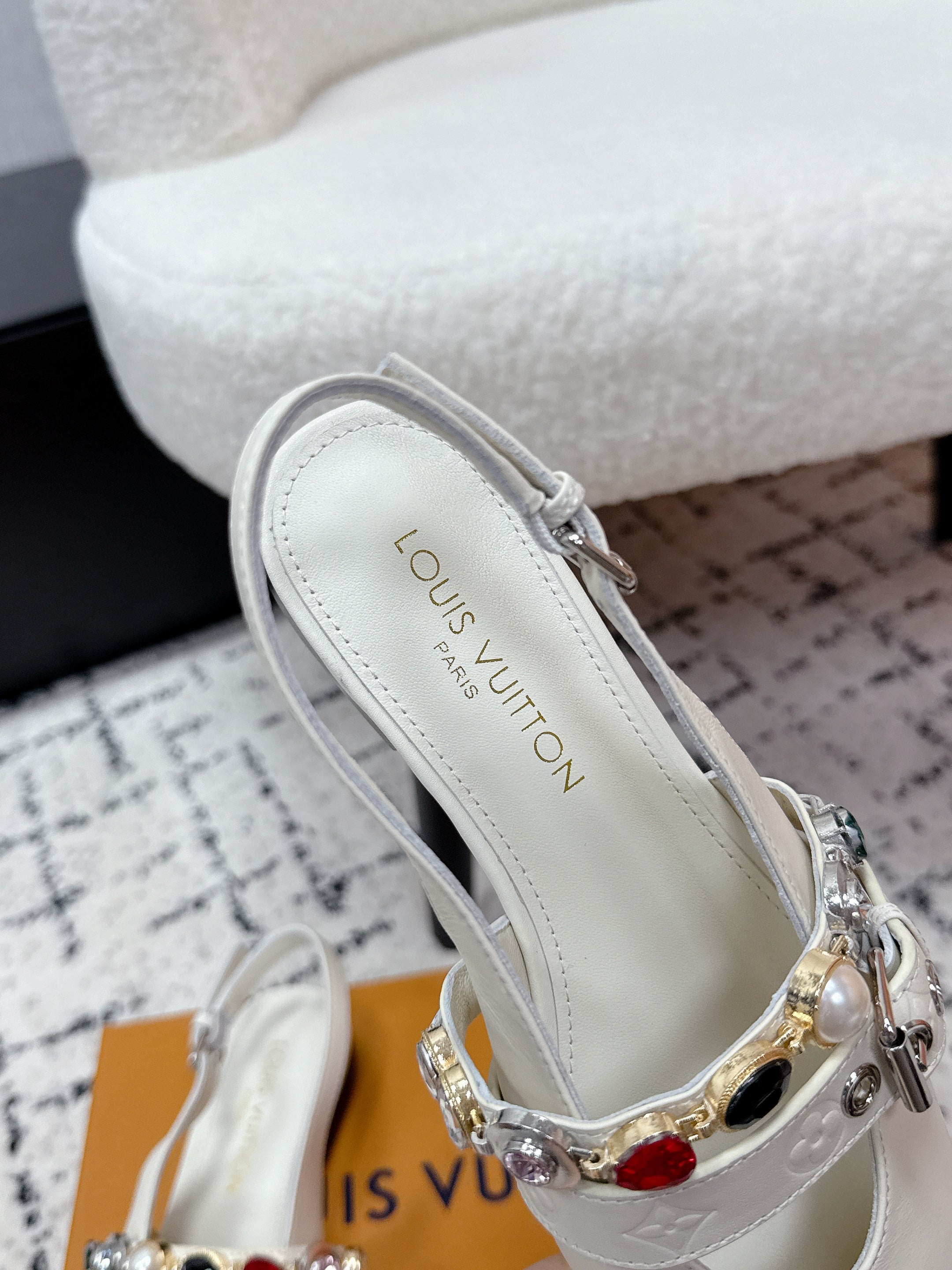 LV 26s Slingback Flats White Cowhide 616914
