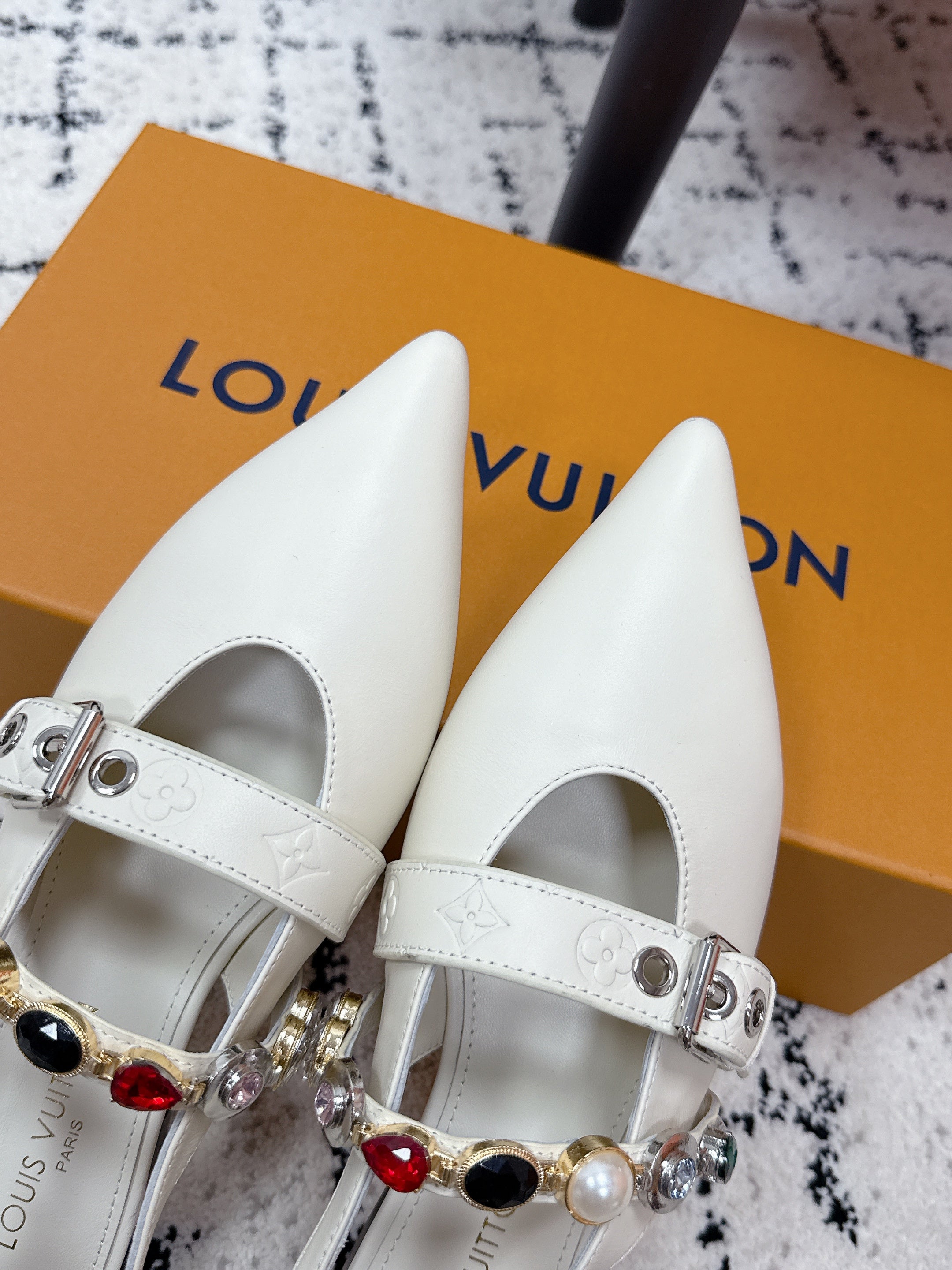 LV 26s Slingback Flats White Cowhide 616914