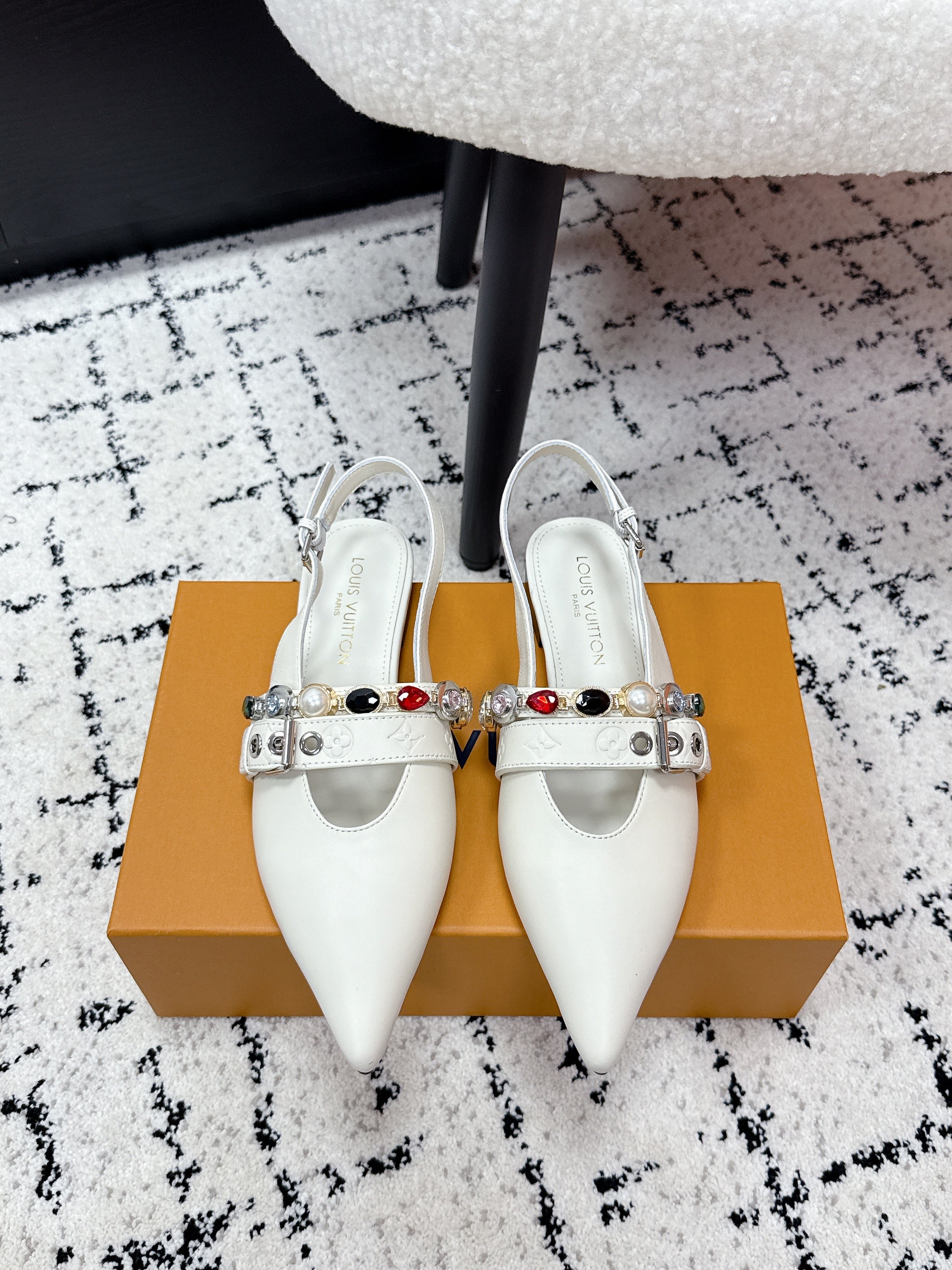 LV 26s Slingback Flats White Cowhide 616914