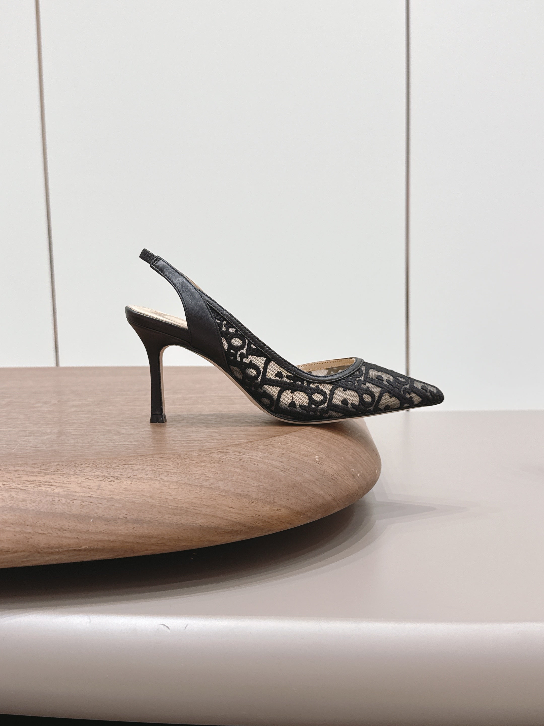 CD 26A Slingback 80 Sheepskin Lace Embroidery