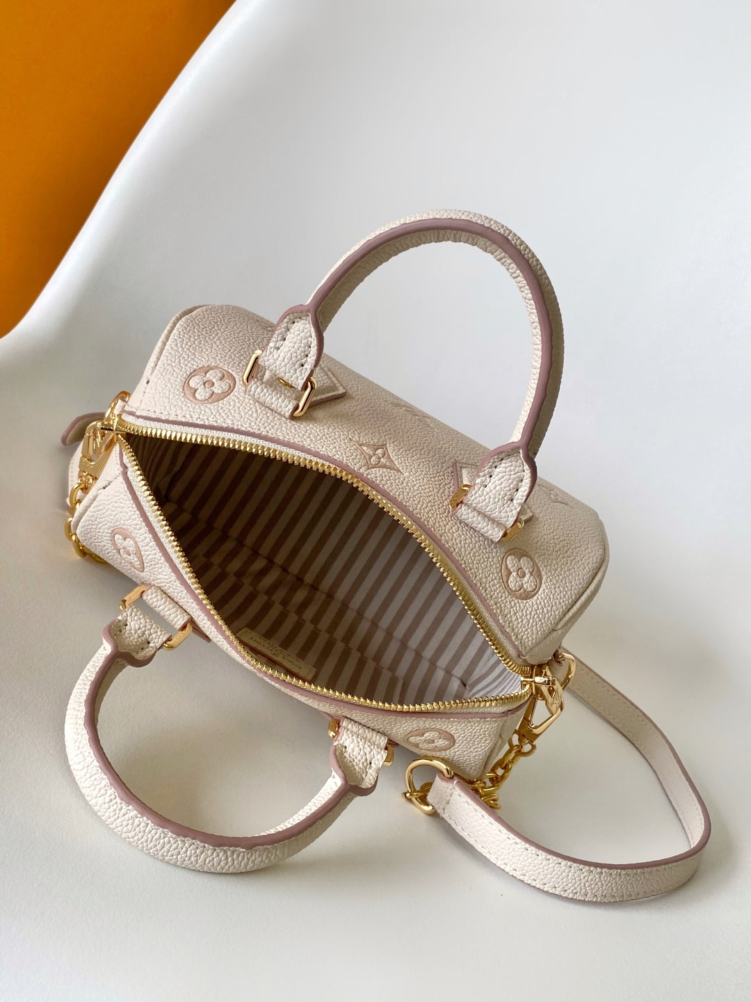 LV Speedy 20 BandouliÃ¨re Bag Beige Embossed cowhide 252519
