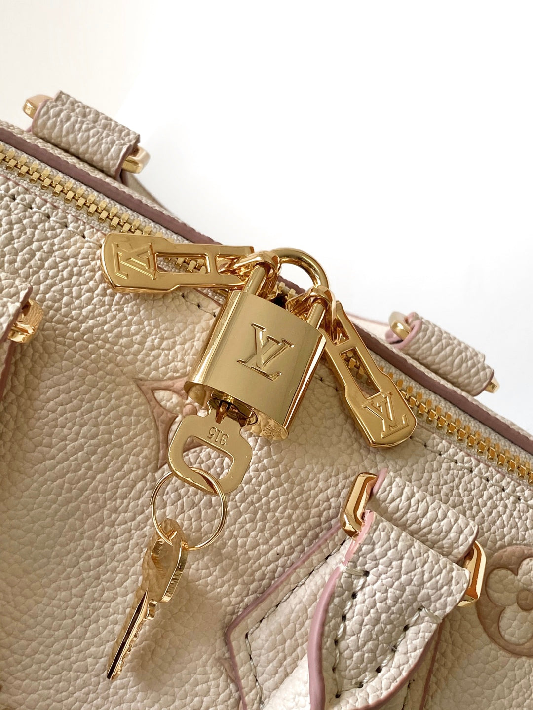 LV Speedy 20 BandouliÃ¨re Bag Beige Embossed cowhide 252519