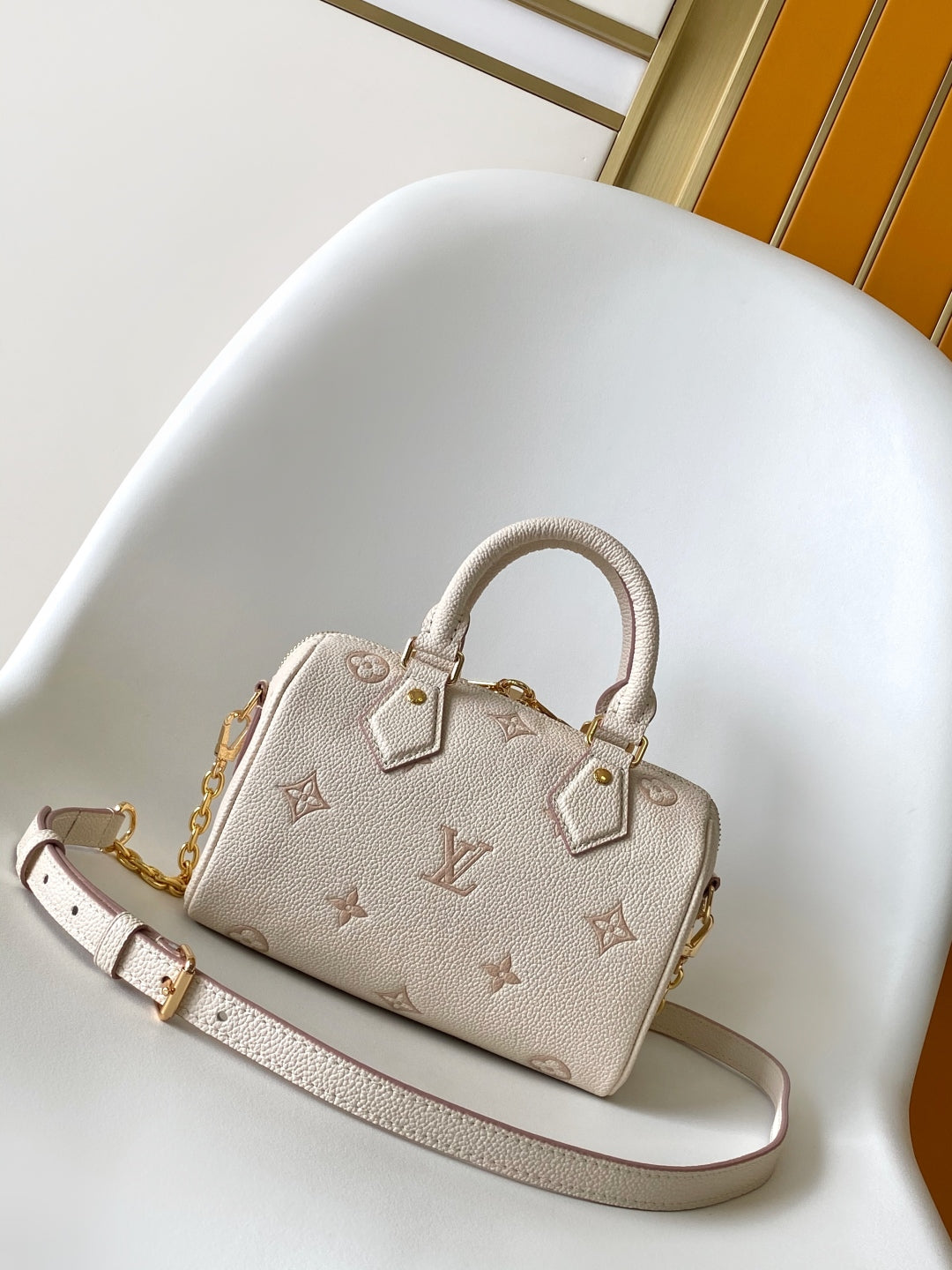 LV Speedy 20 BandouliÃ¨re Bag Beige Embossed cowhide 252519