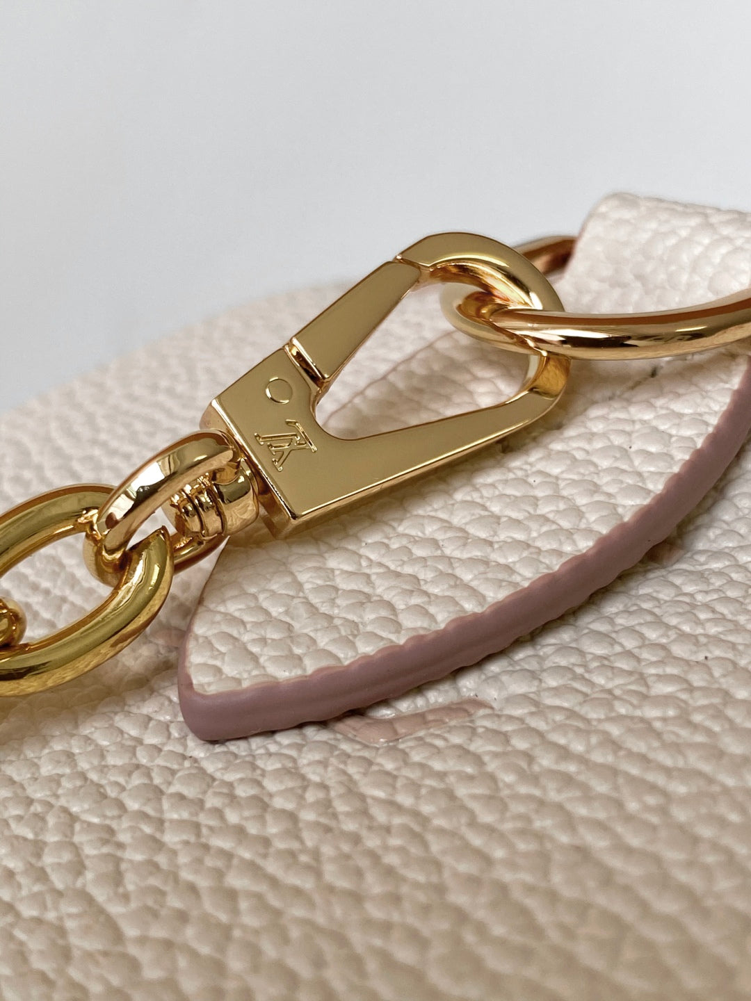 LV Speedy 20 BandouliÃ¨re Bag Beige Embossed cowhide 252519