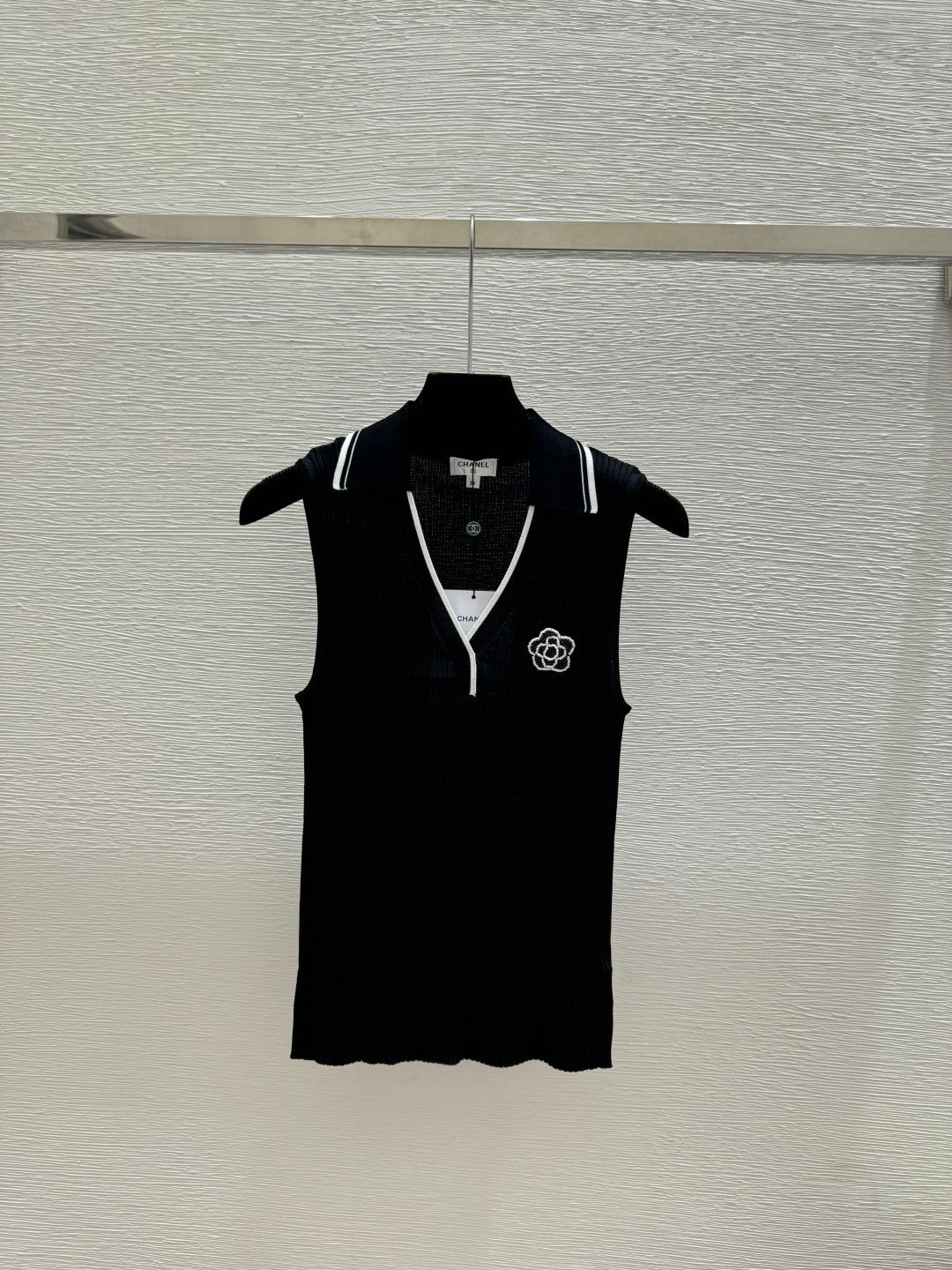 Chanel 2026 Collared Knit Vest Wool 365299