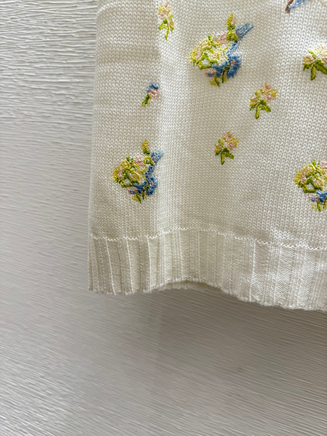 Dior 2026 Floral Embroidered Knit Short-sleeved Top Wool 392593
