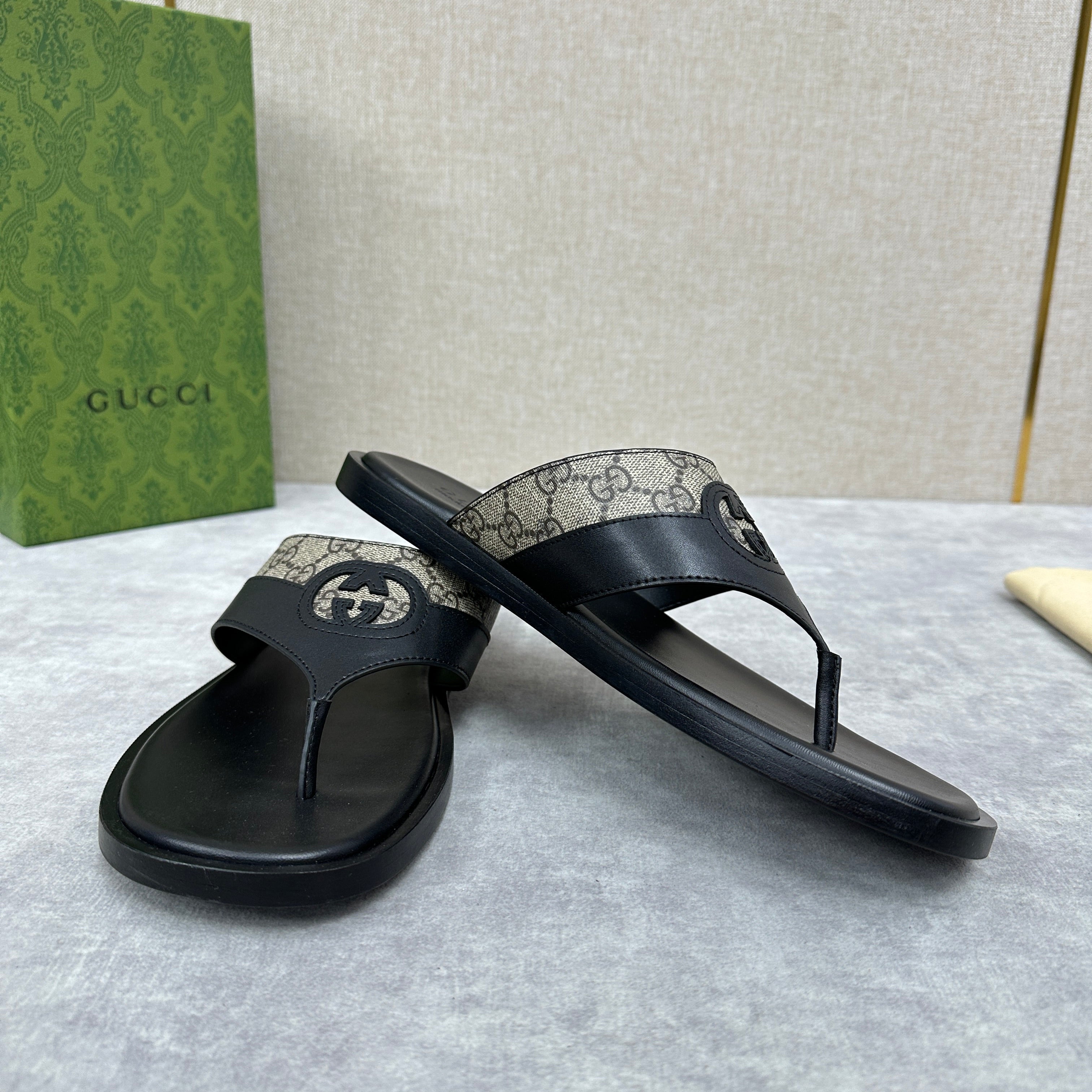 GG Men's Thong Sandals Black Brown Canvas Cowhide 542952