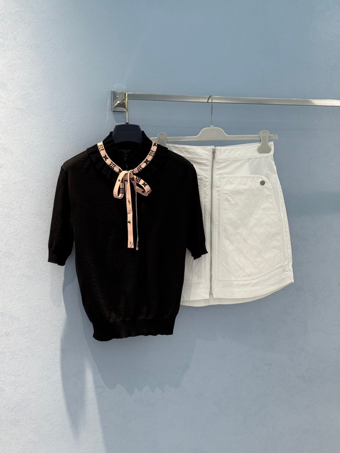 LV 25 Lace Stand-Up Collar Ribbon Short-Sleeved Shirt Black Wool Silk