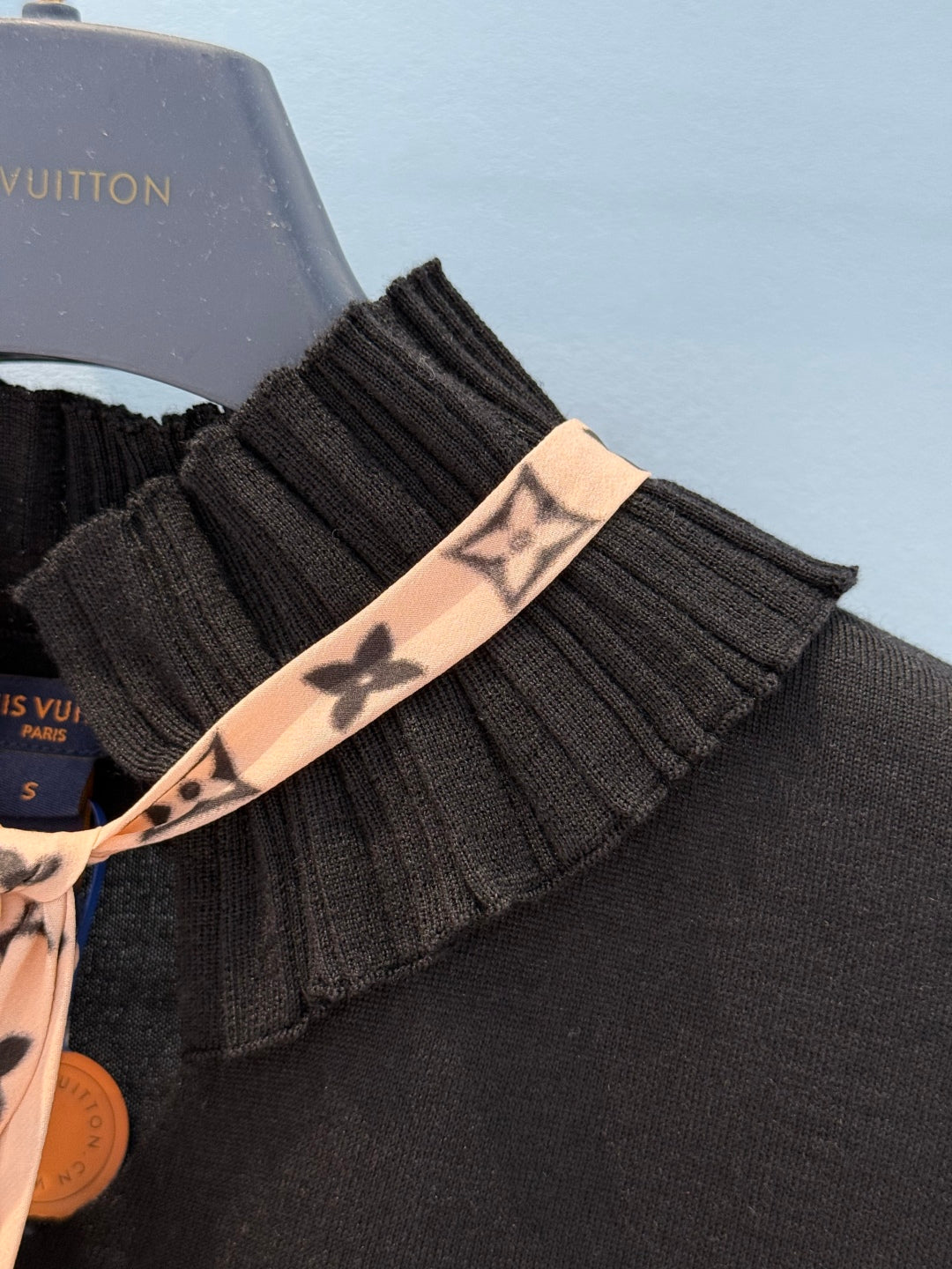 LV 25 Lace Stand-Up Collar Ribbon Short-Sleeved Shirt Black Wool Silk