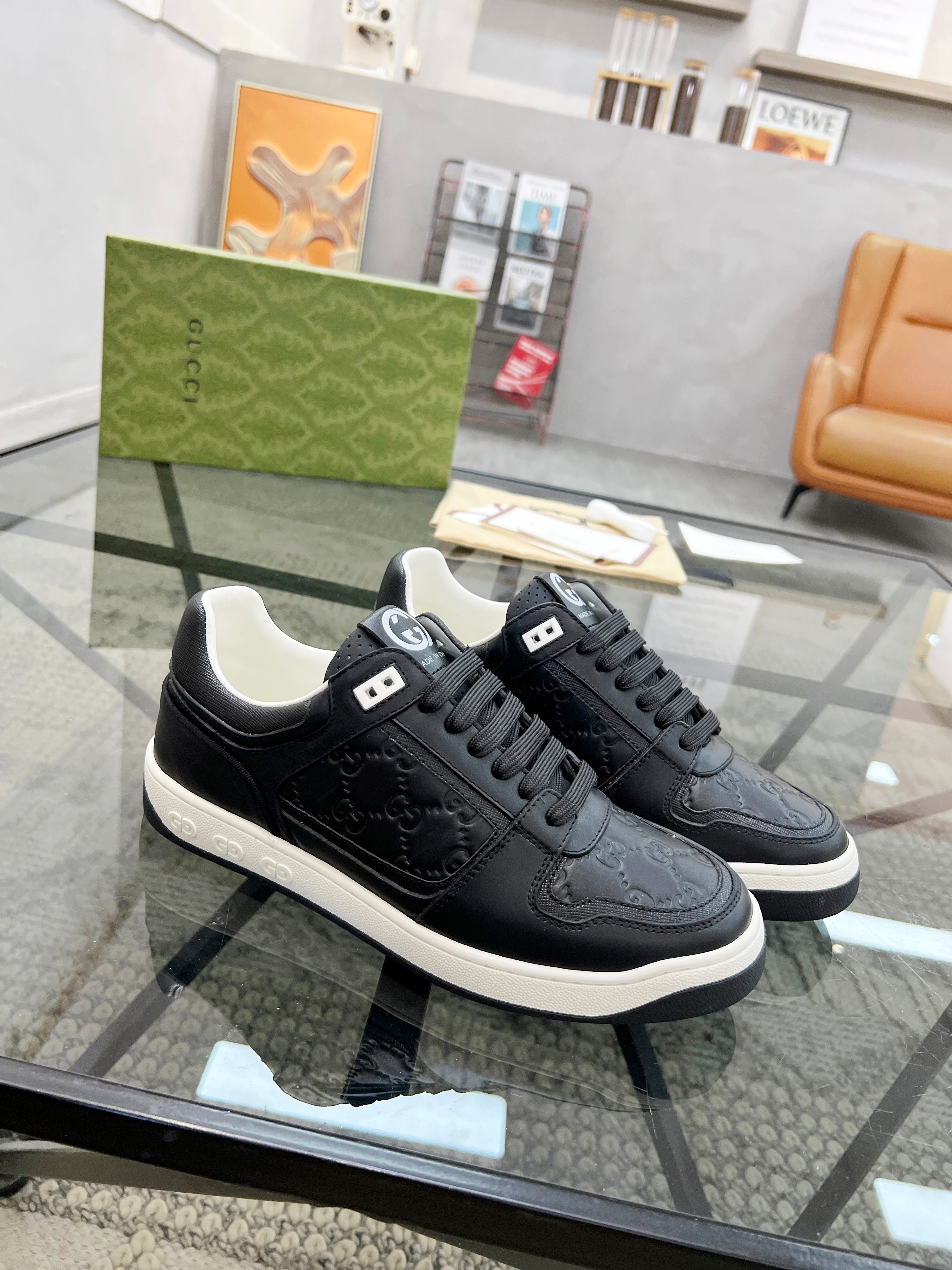 GG Men's Sneaker Black White Embossed Cowhide 525909