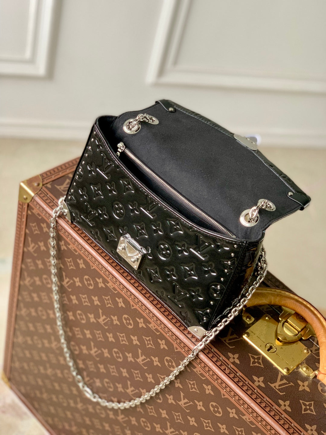 LV 2025 Trunkie Bag 27cm Black Silver Patent Leather 347372
