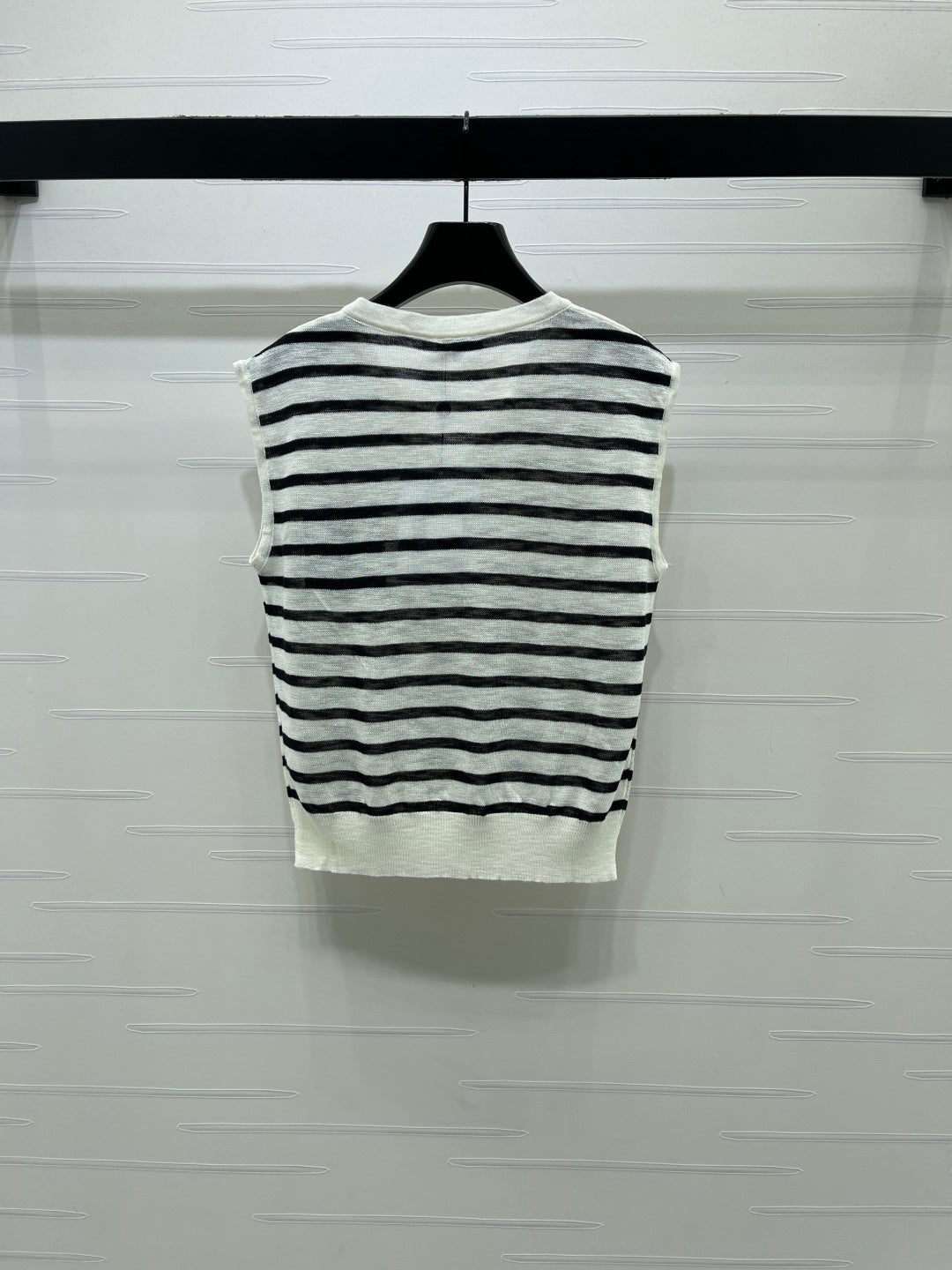 Chanel 2026 Color-blocked Striped V-neck Vest Black Cream Cotton 380675