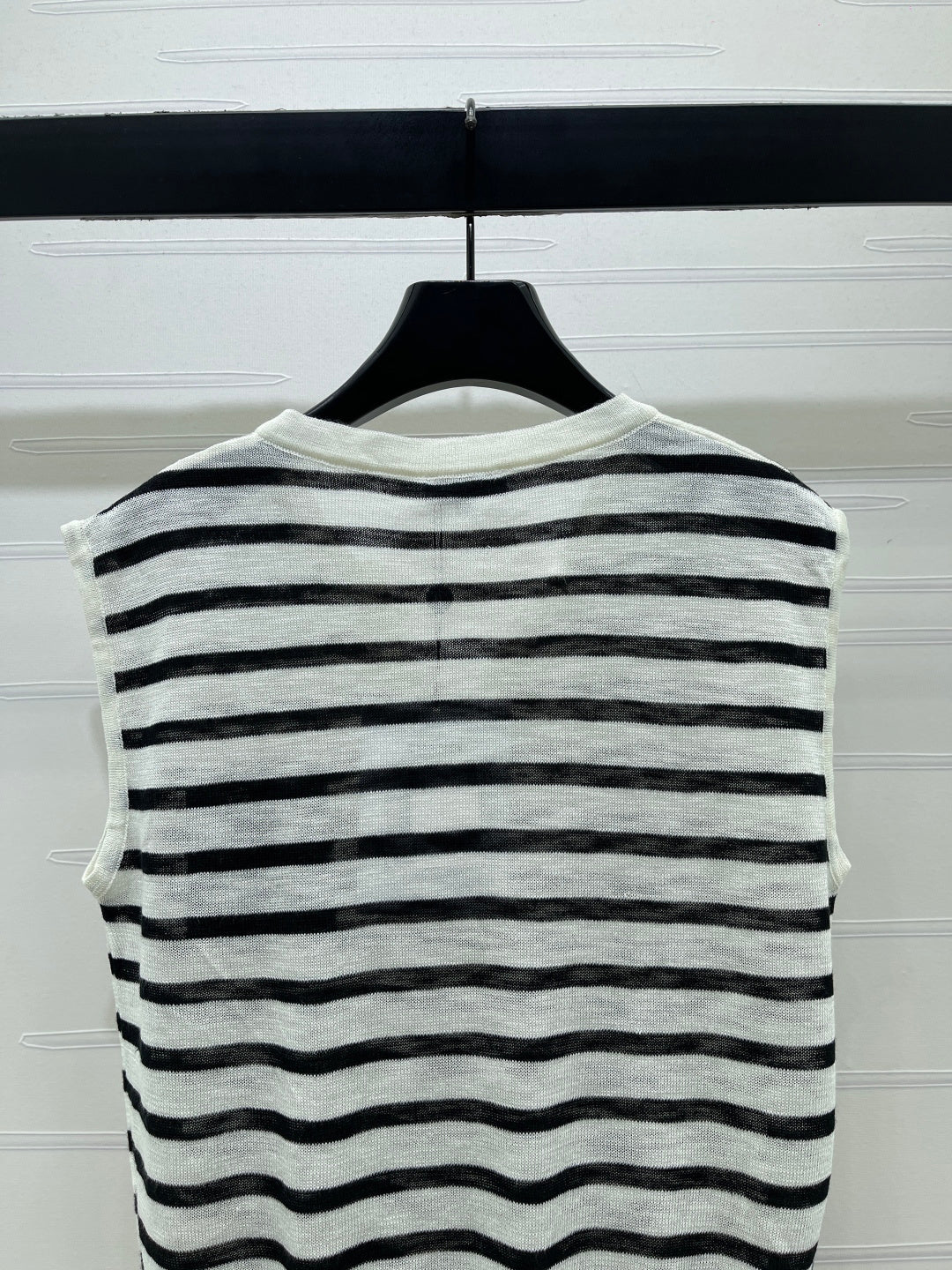 Chanel 2026 Color-blocked Striped V-neck Vest Black Cream Cotton 380675