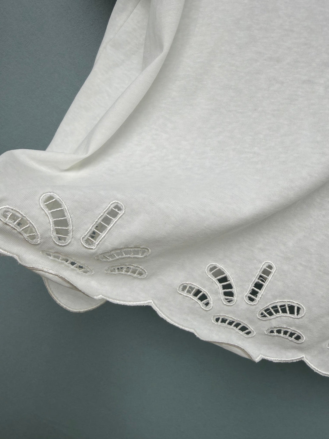 Miumiu 2026 Hollow-Out Embroidered Short-Sleeve T-Shirt White Cotton 392382