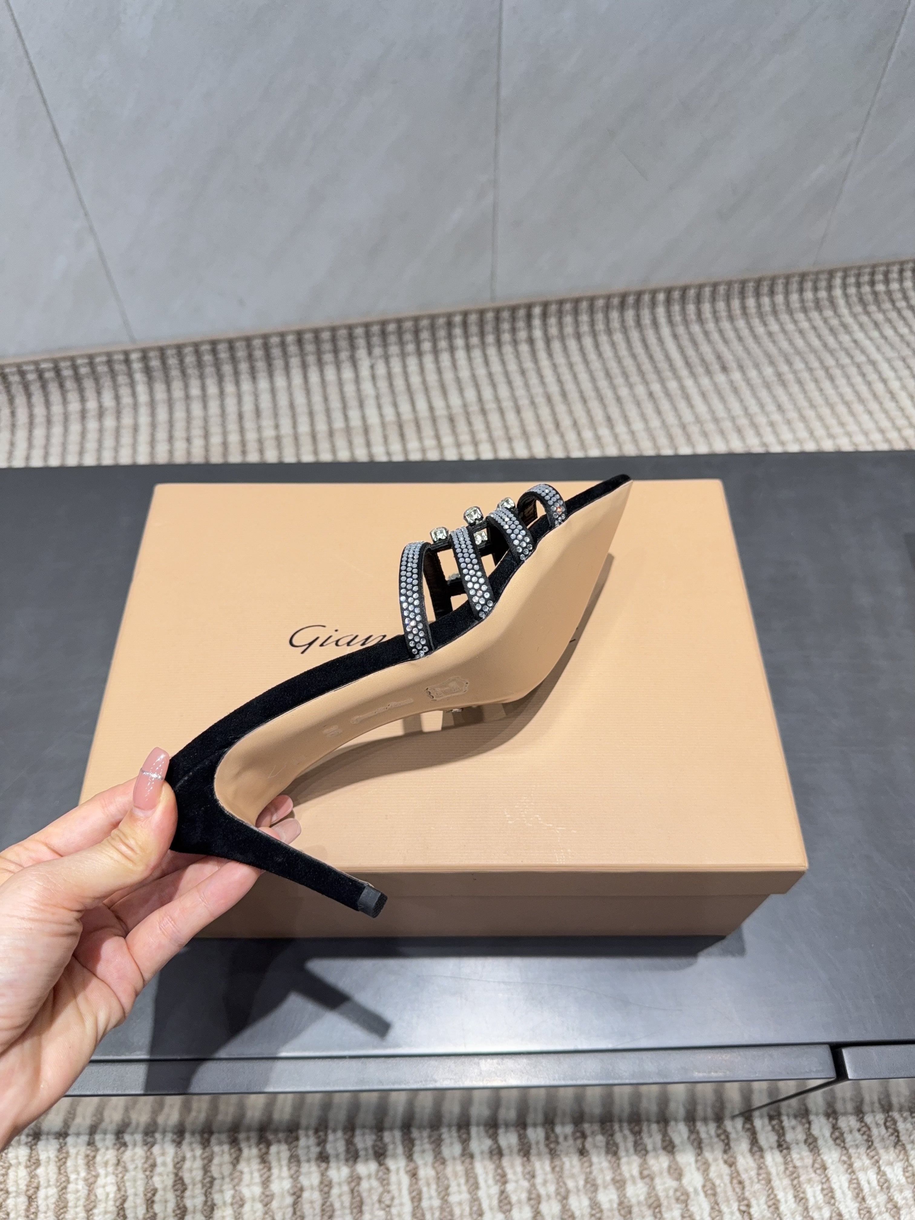 CL 26SS High Heeled Sandals 100 Black Beige Sheepskin 613826
