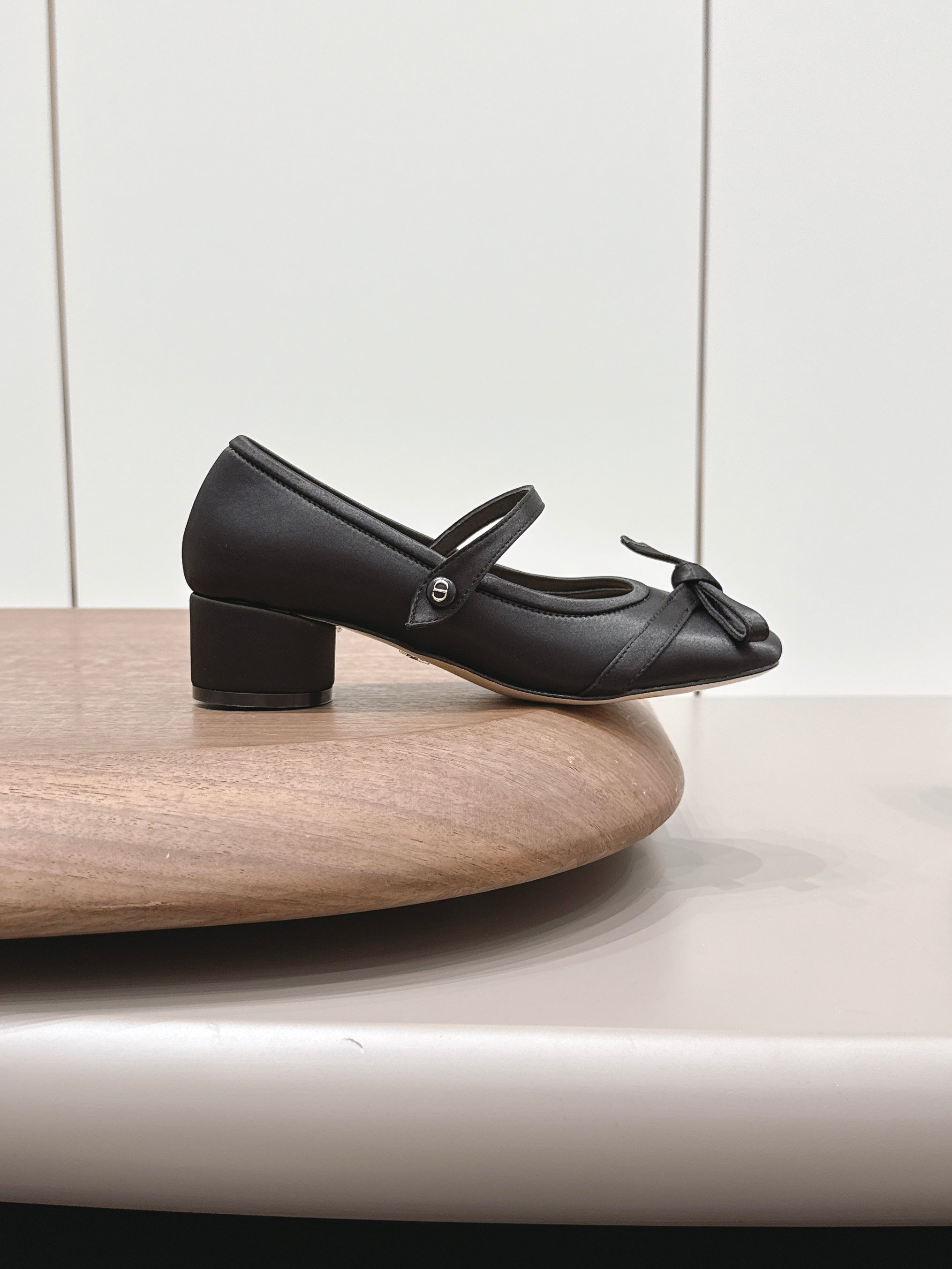 CD 26A Bow-tie Mary Jane 40 Sheepskin