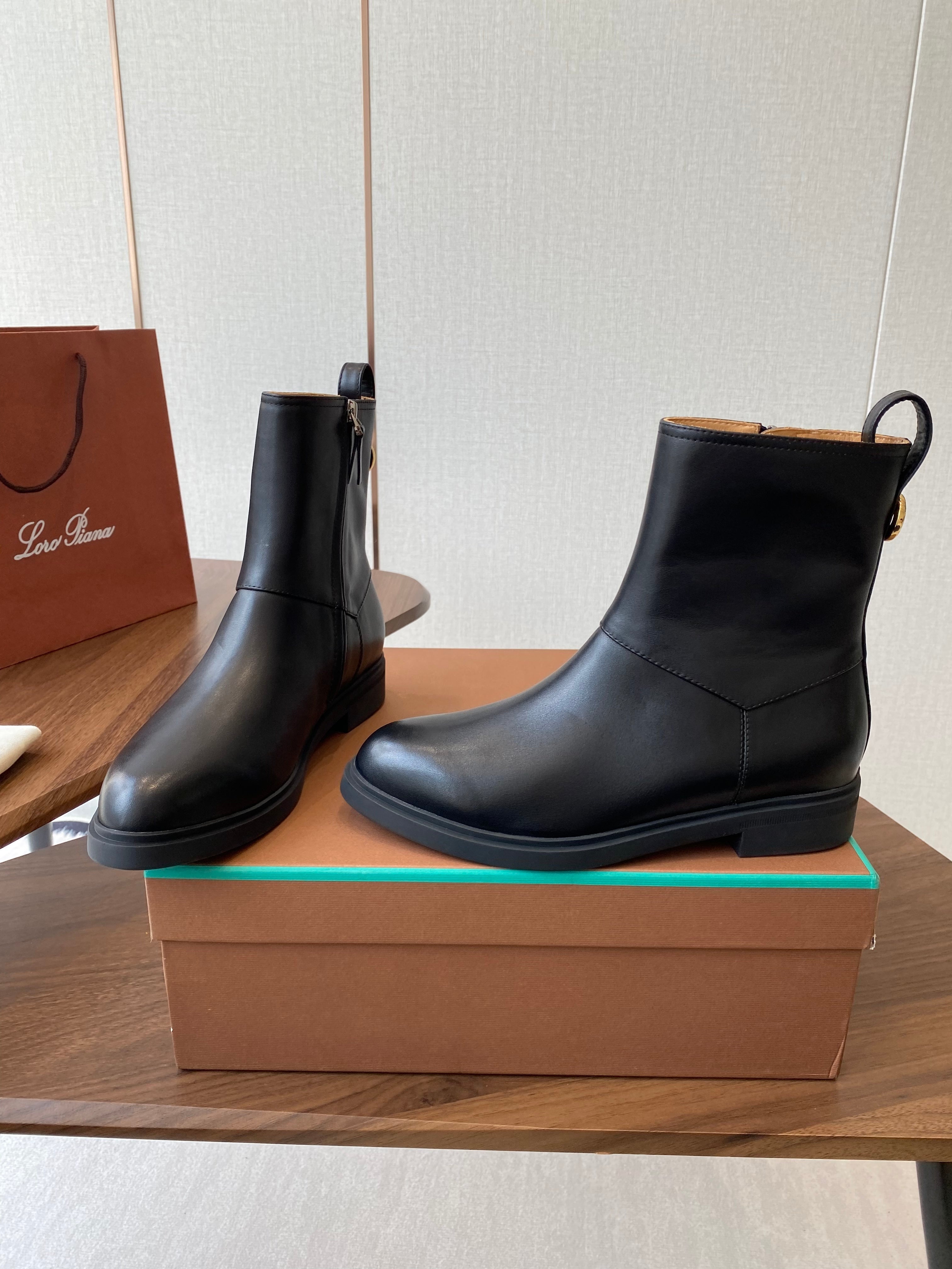 LP latest short boots black  calfskin 388110