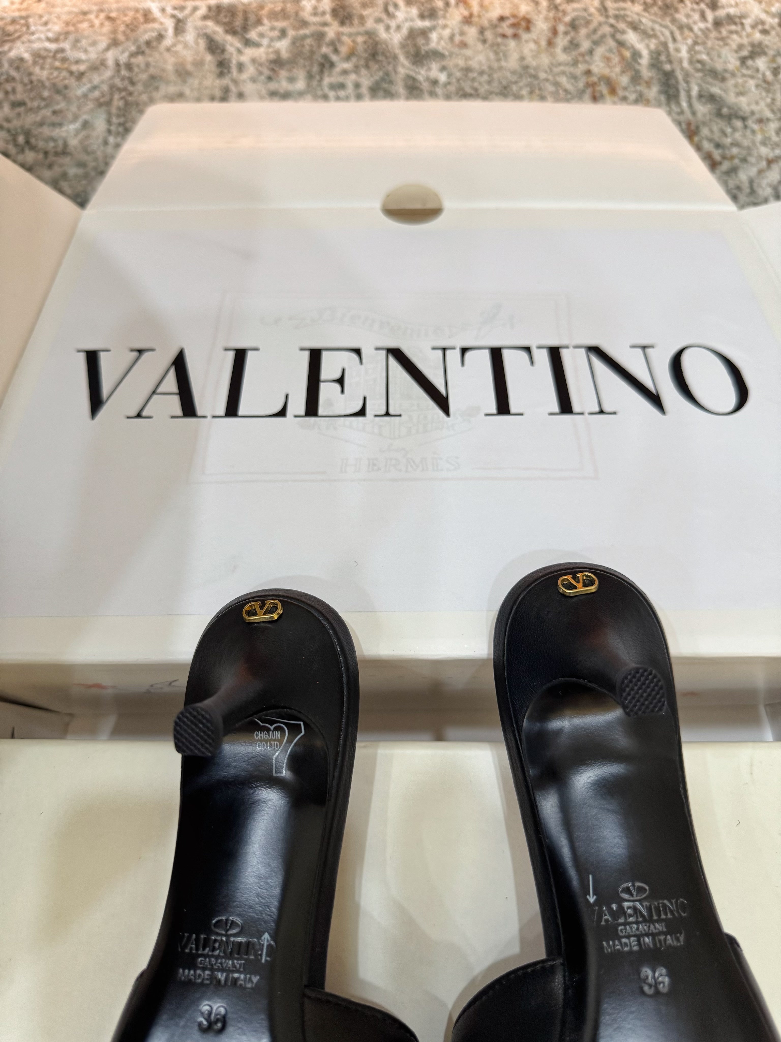 VT 26s Slide Sandals 55 Black Red Cowhide 709639