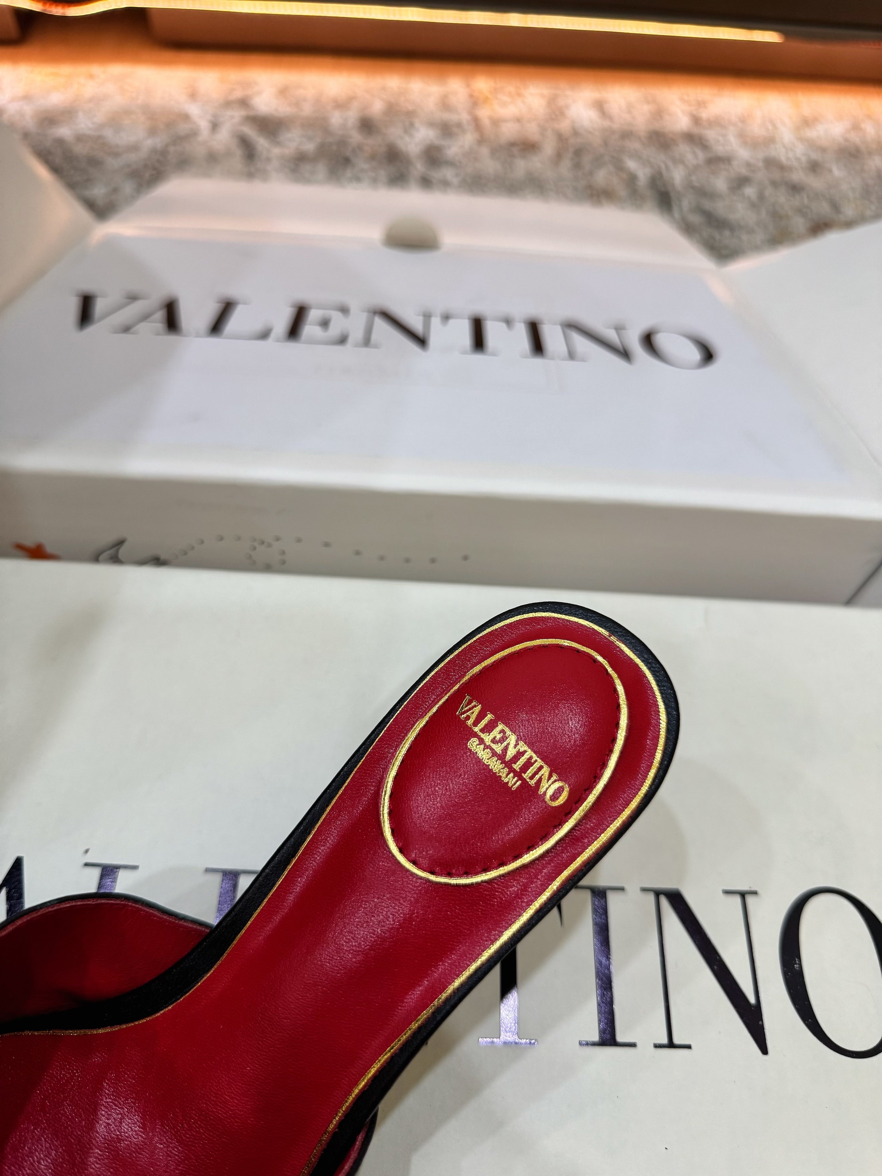 VT 26s Slide Sandals 55 Black Red Cowhide 709639