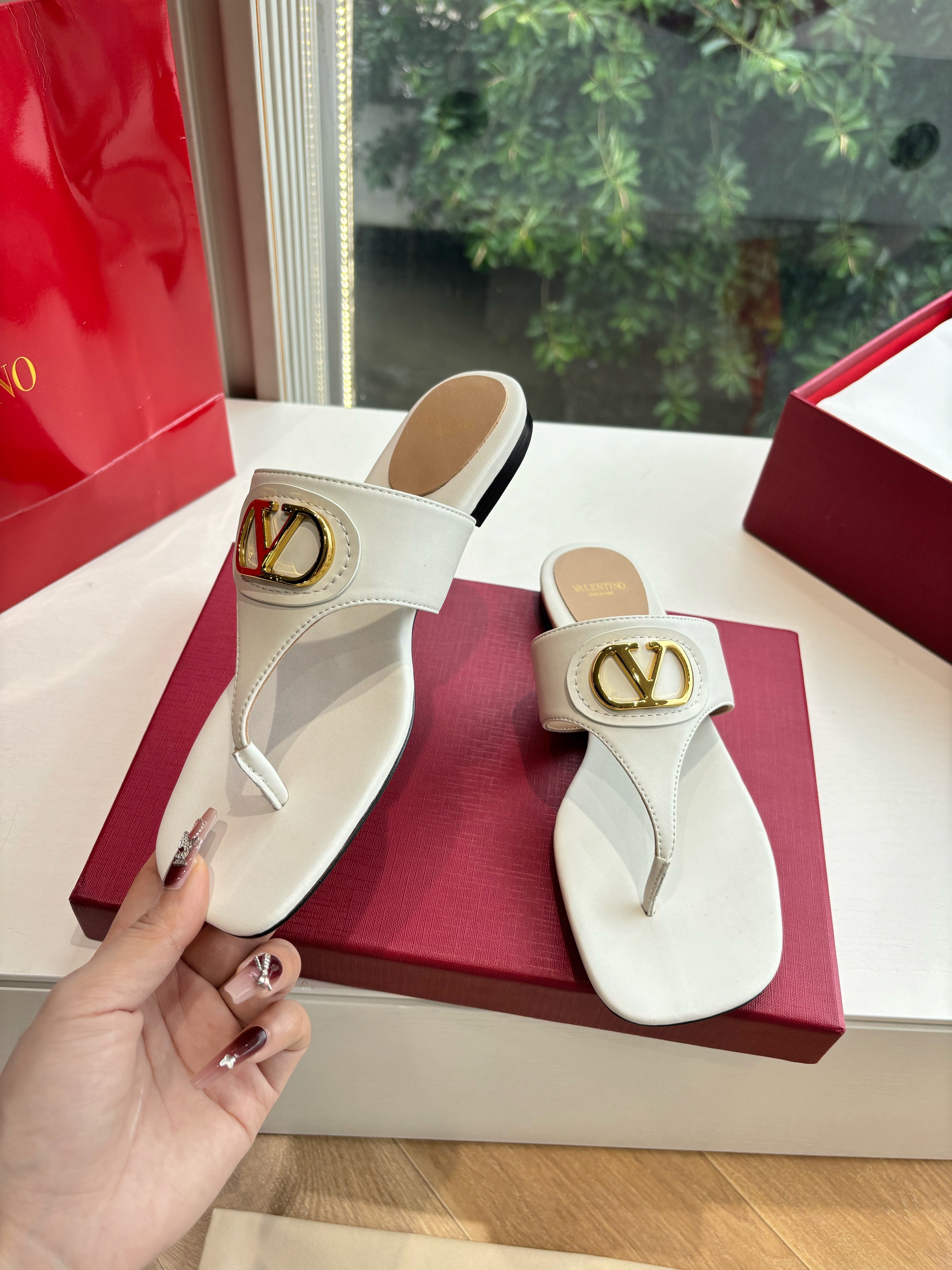 VT 25 Thong Sandals White Sheepskin Slide 358148