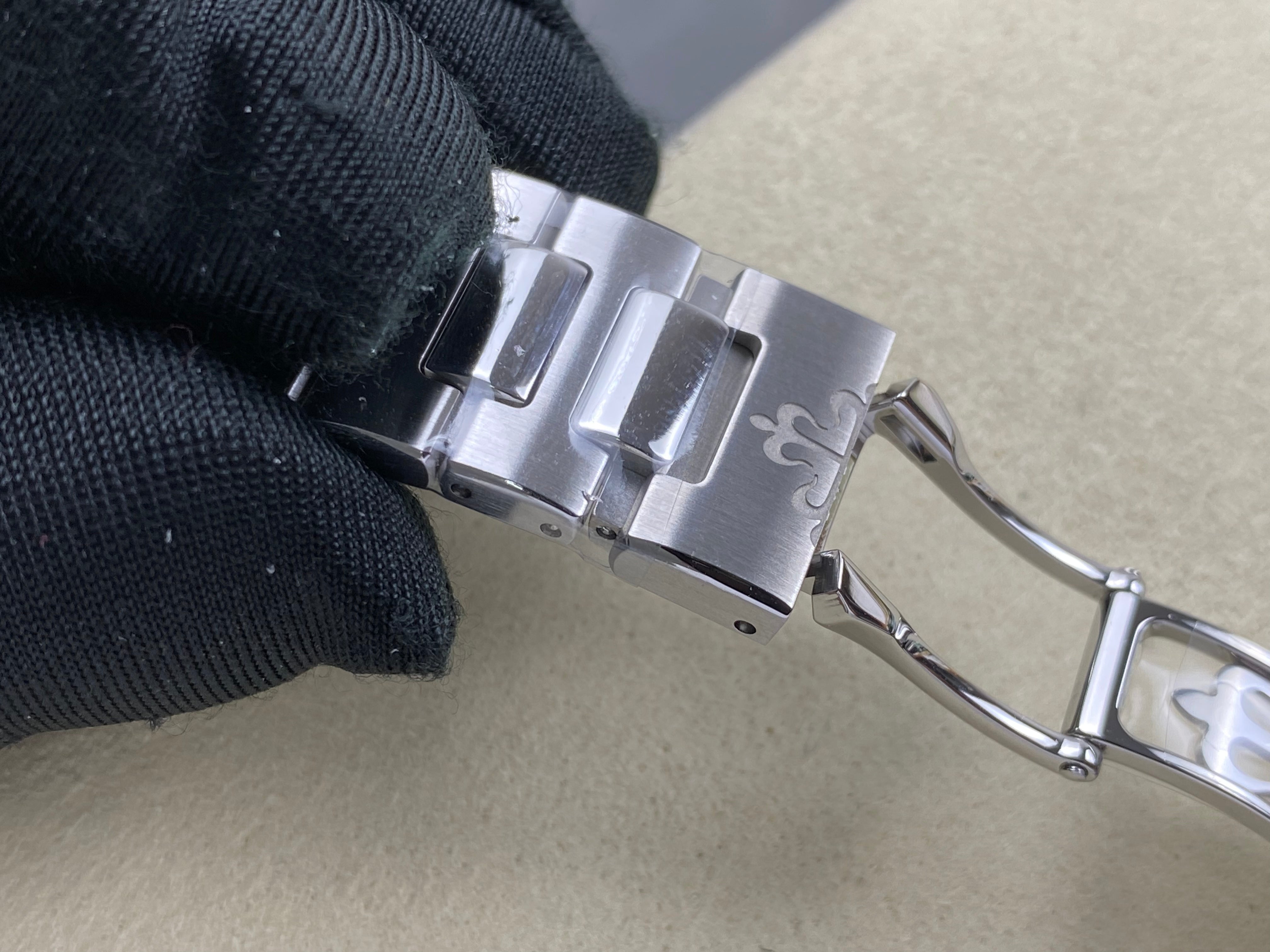Patek Philippe Nautilus 35mm Cream Dial Sliver Case Diamond Bezel
