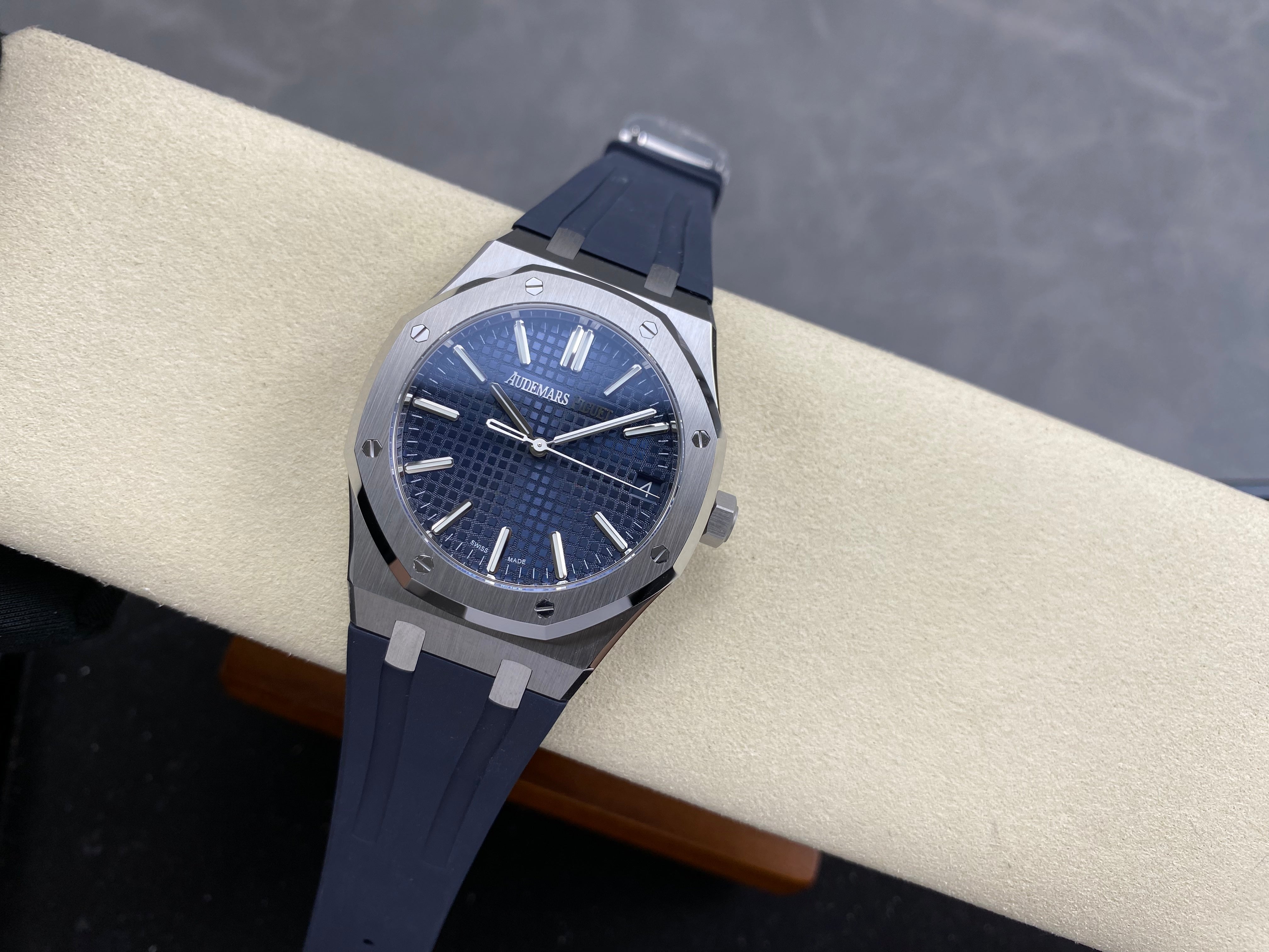 Audemars Piguet Royal Oak Selfwinding 41mm 15510 Blue Dial Rubber Strap