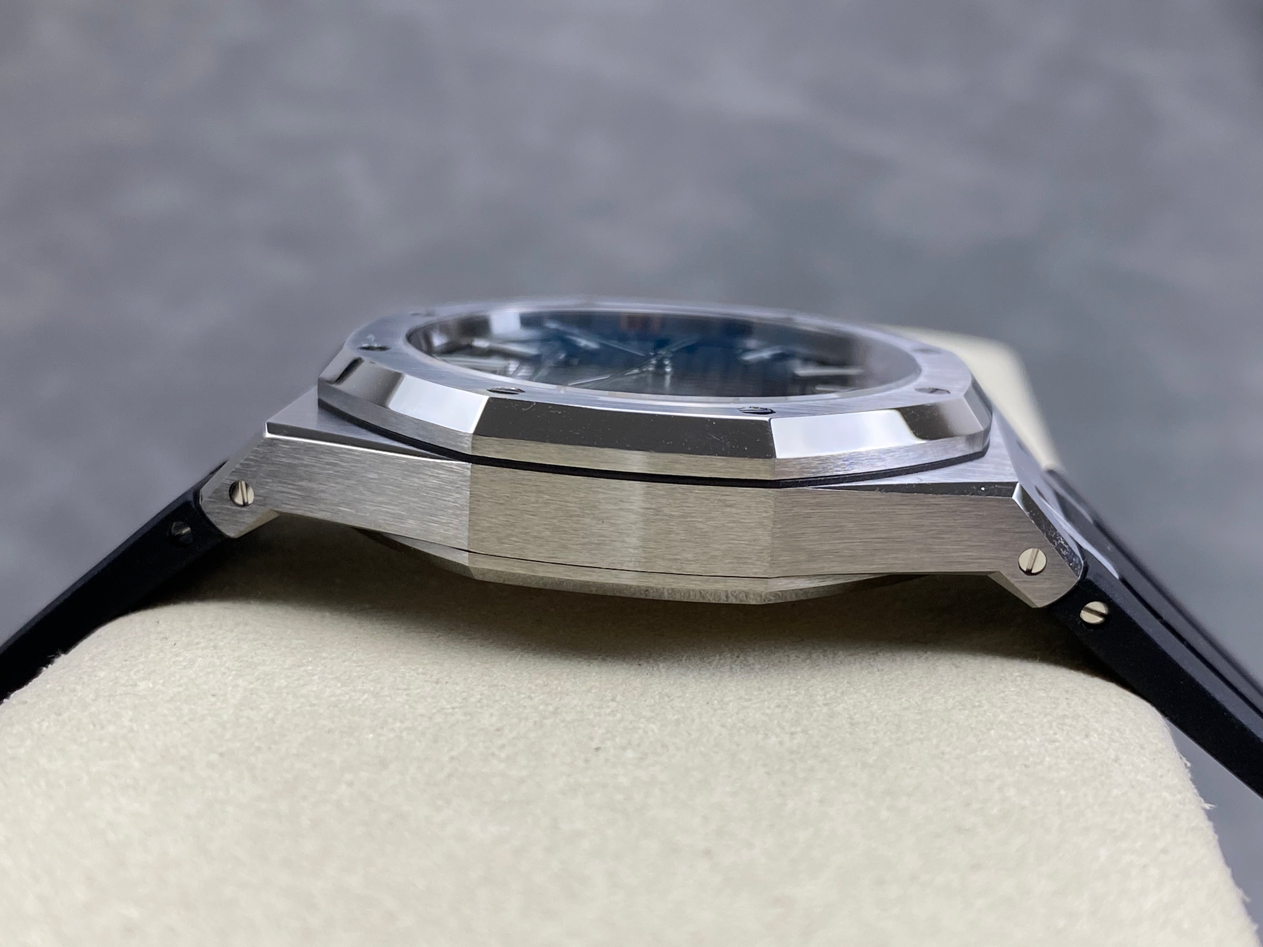 Audemars Piguet Royal Oak Selfwinding 41mm 15510 Black Dial Rubber Strap