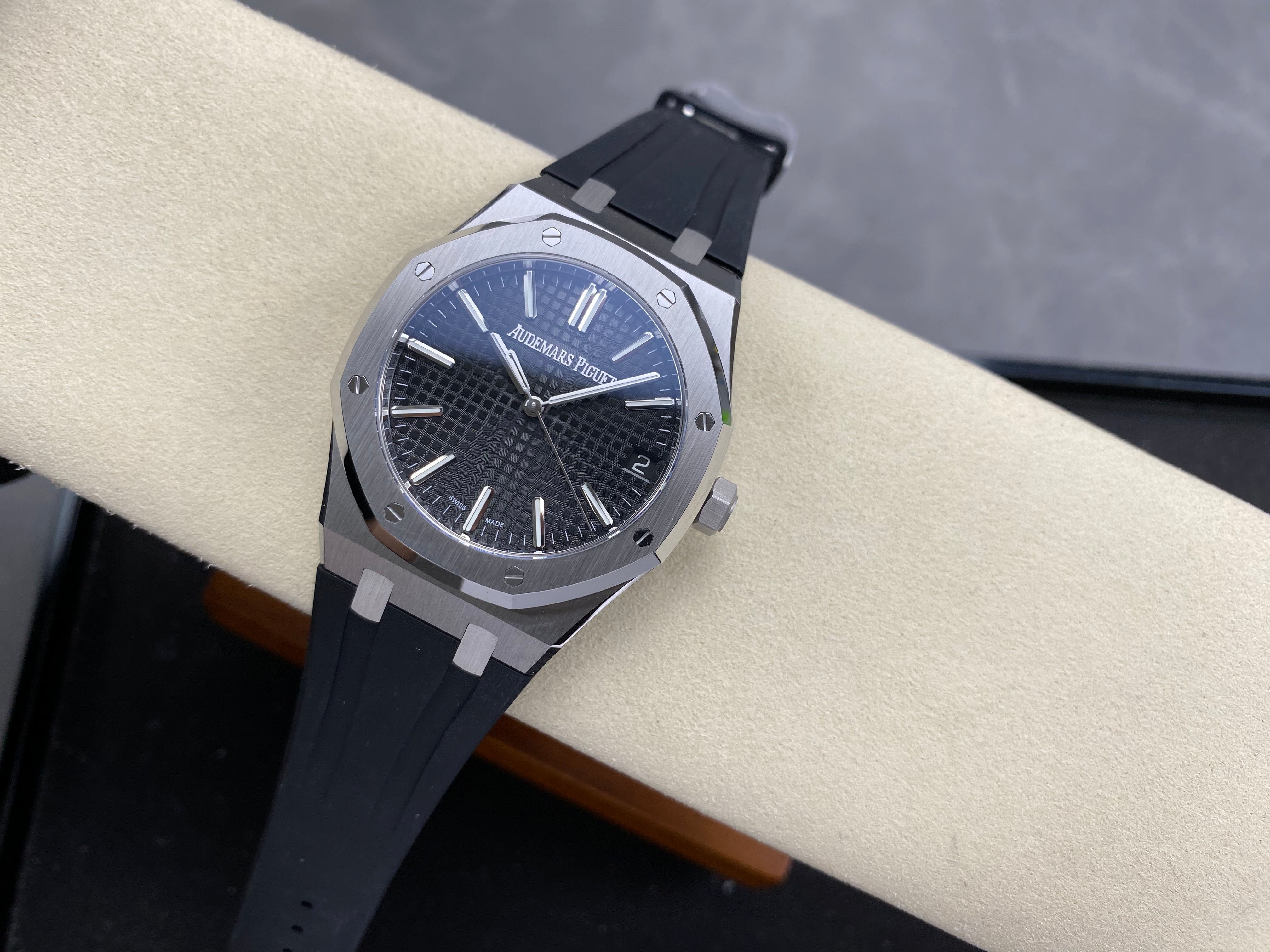 Audemars Piguet Royal Oak Selfwinding 41mm 15510 Black Dial Rubber Strap