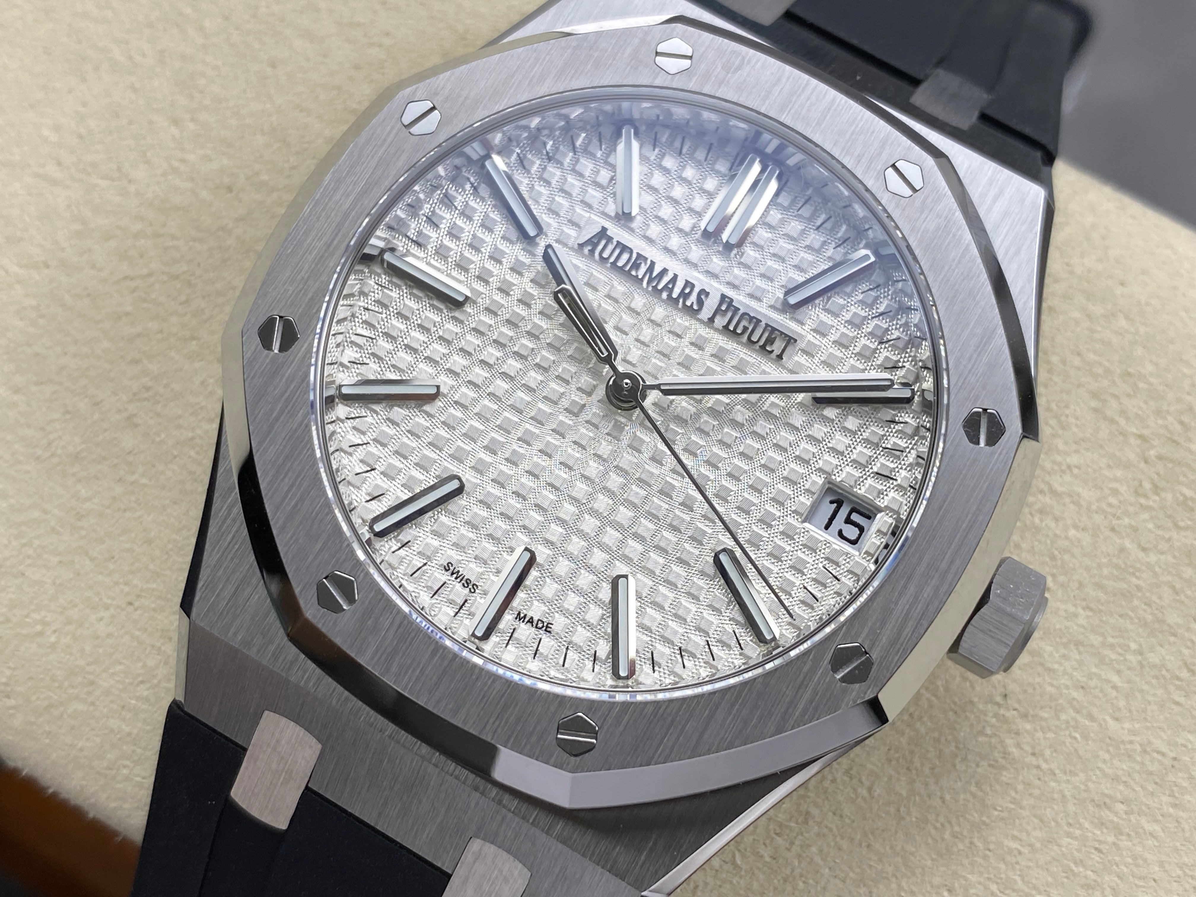 Audemars Piguet Royal Oak Selfwinding 41mm 15510 White Dial Rubber Strap