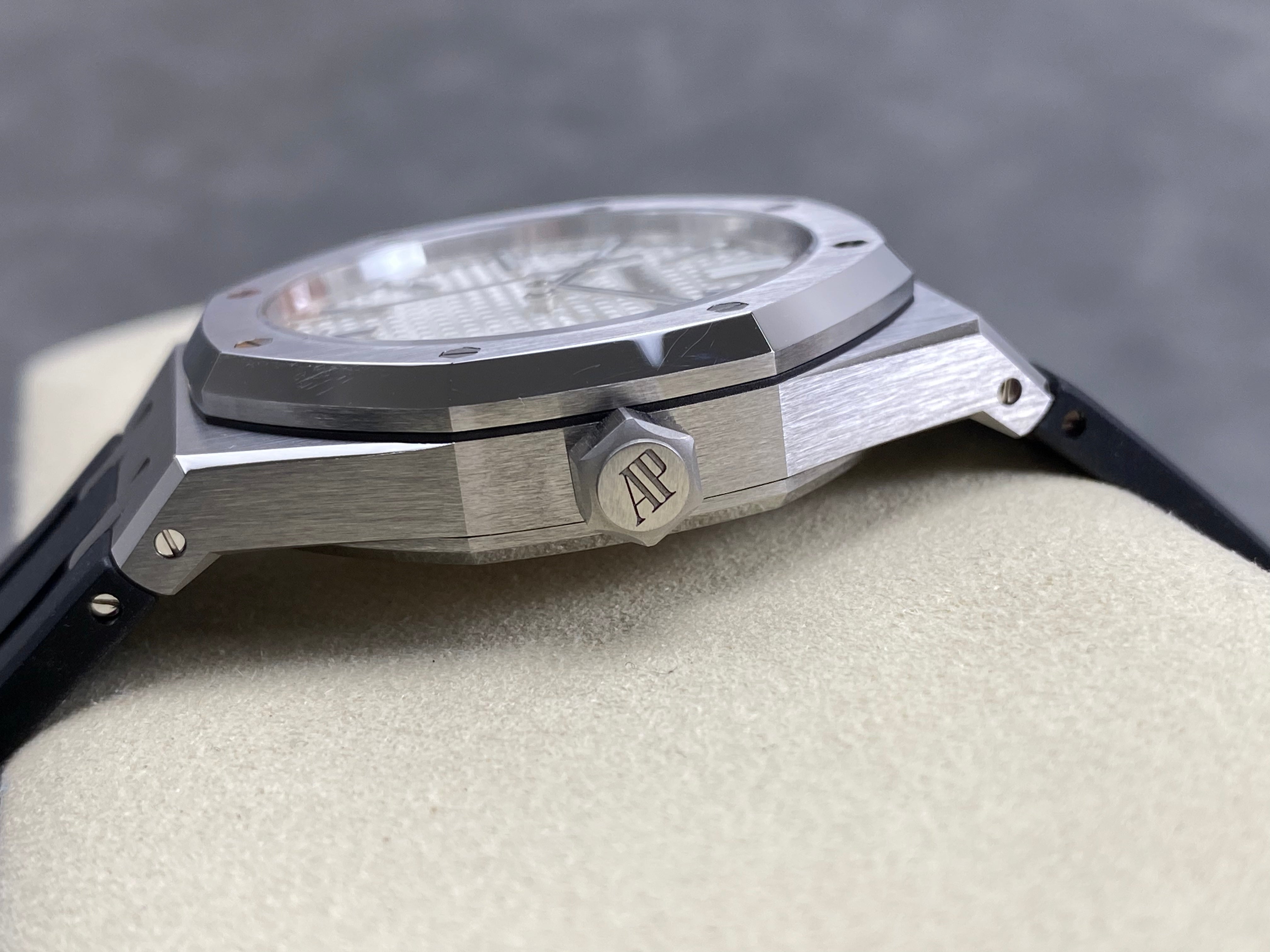 Audemars Piguet Royal Oak Selfwinding 41mm 15510 White Dial Rubber Strap