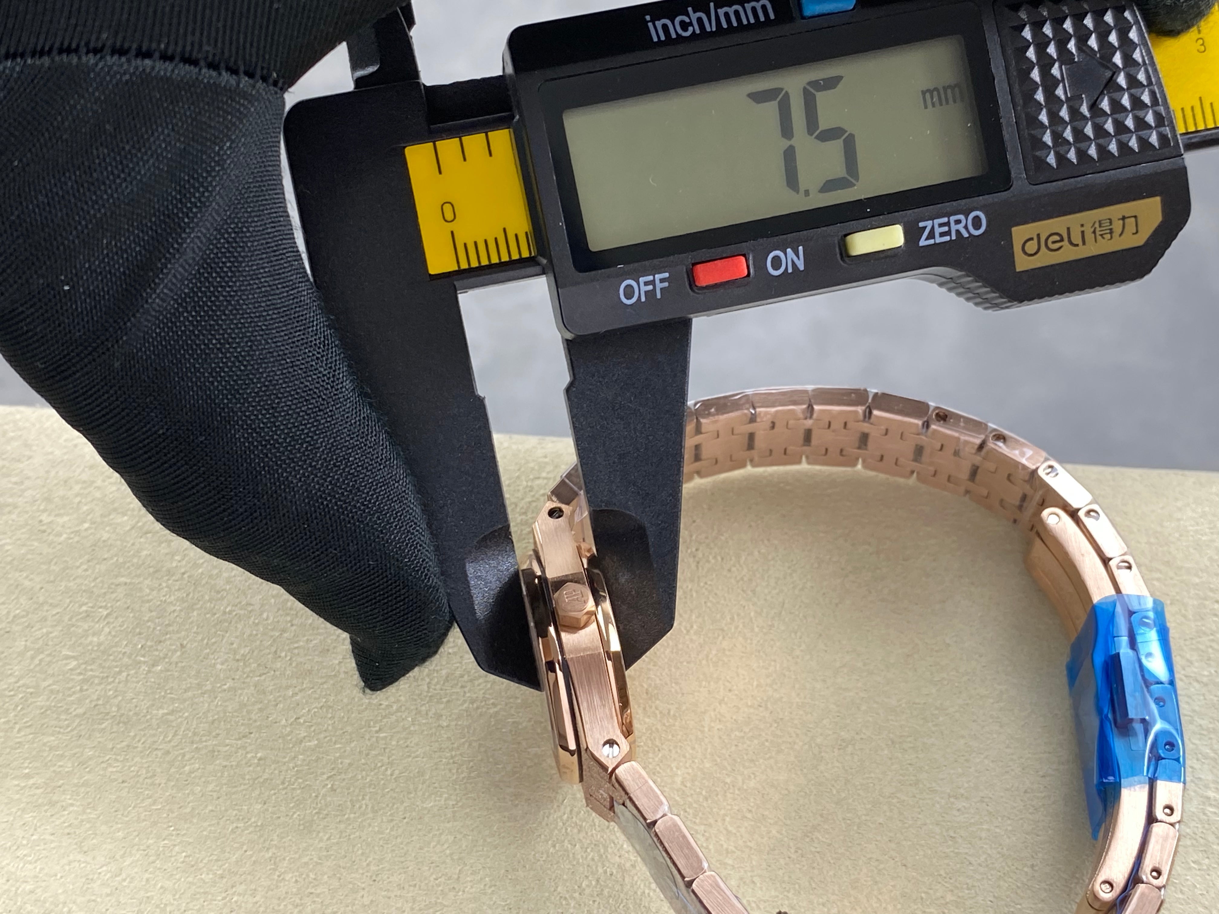 Audemars Piguet Royal Oak 23mm Pink Gold Case