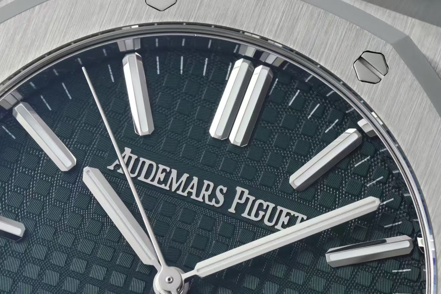 Audemars Piguet Royal Oak Selfwinding 41mm 15510 Green Dial