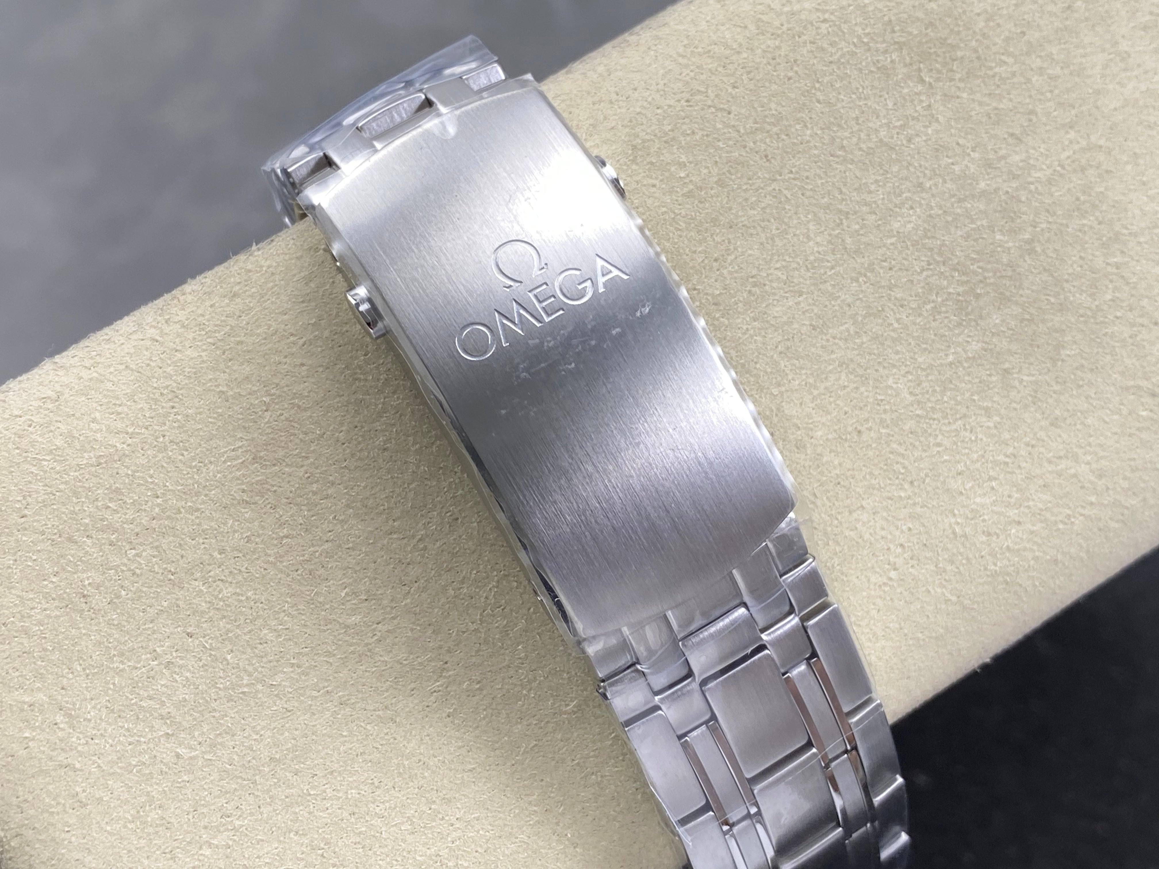 Omega Seamaster Diver 300 M Green Dial Watch