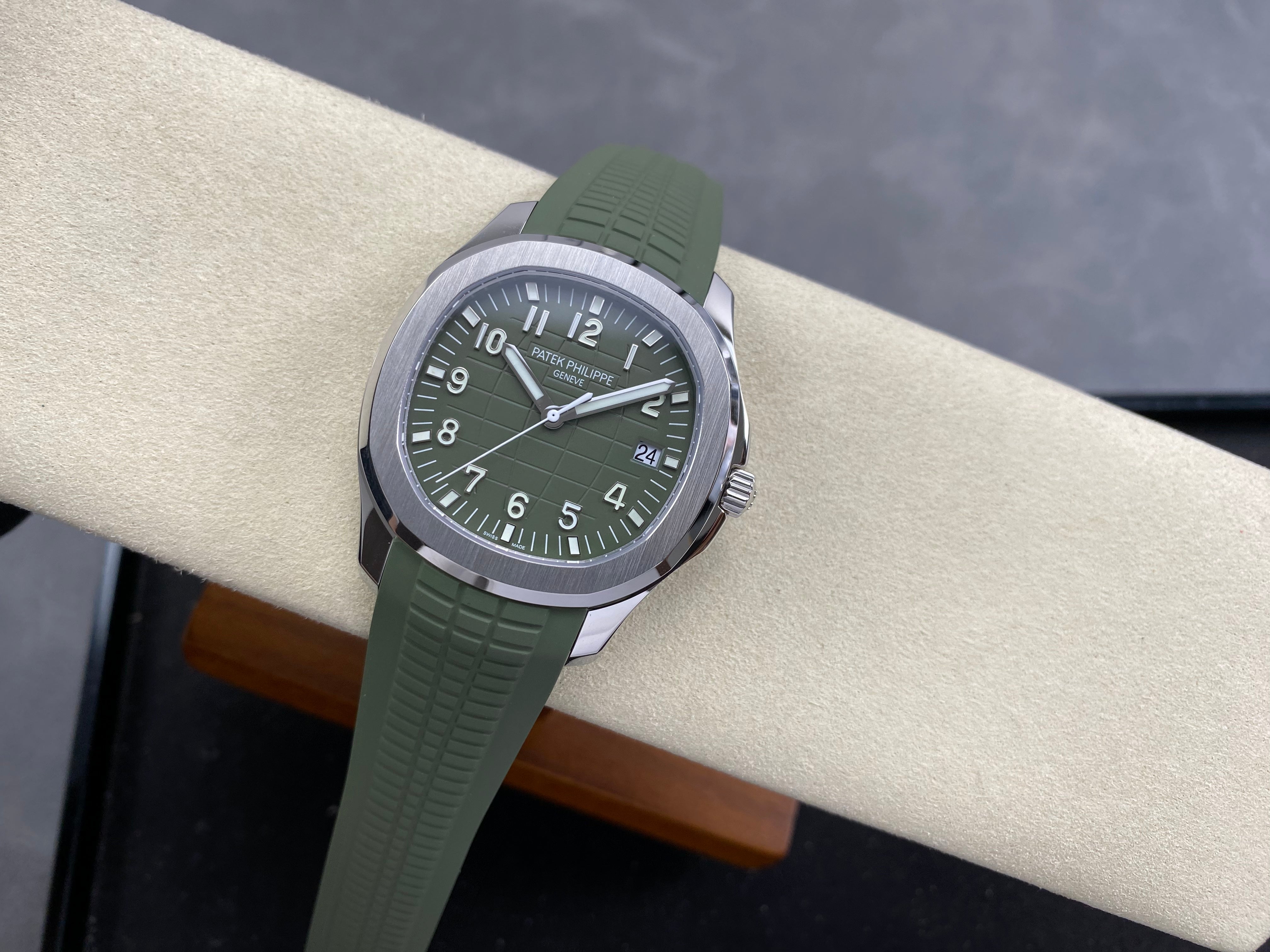 Patek Philippe Aquanaut 42mm Green Dial Green Rubber Strap