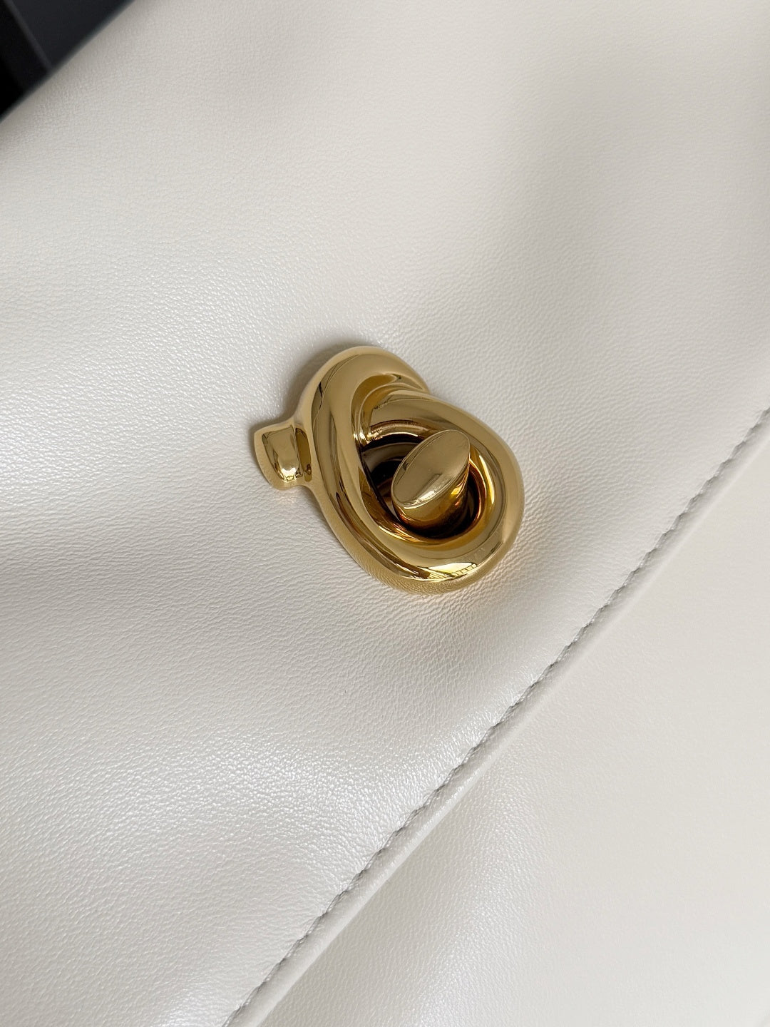 Bottega Veneta 2026 Madison Bag White Lambskin 129930