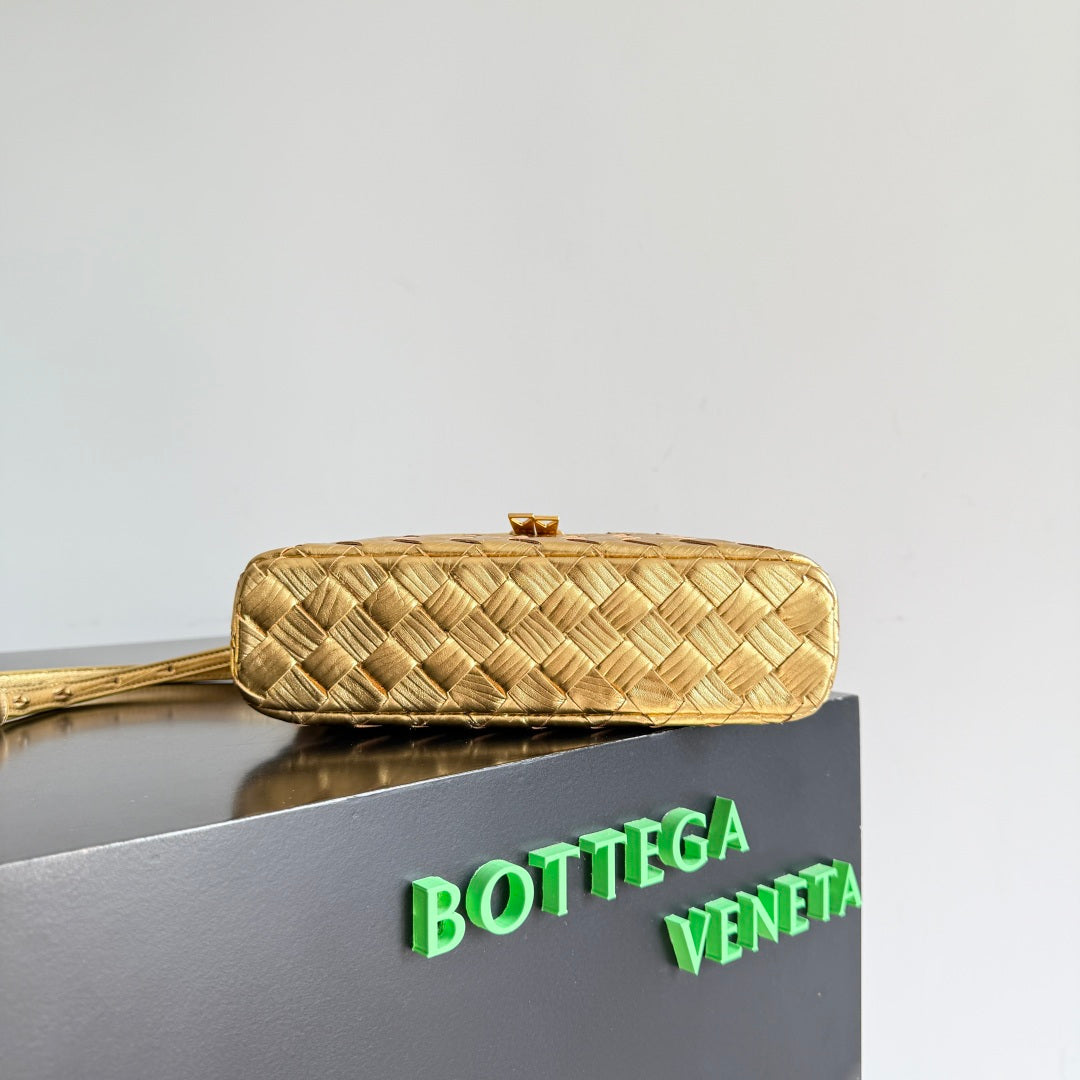 Bottega Veneta 2026 Bang Bang Vanity Case 22cm Gold Laminated Leather 137085
