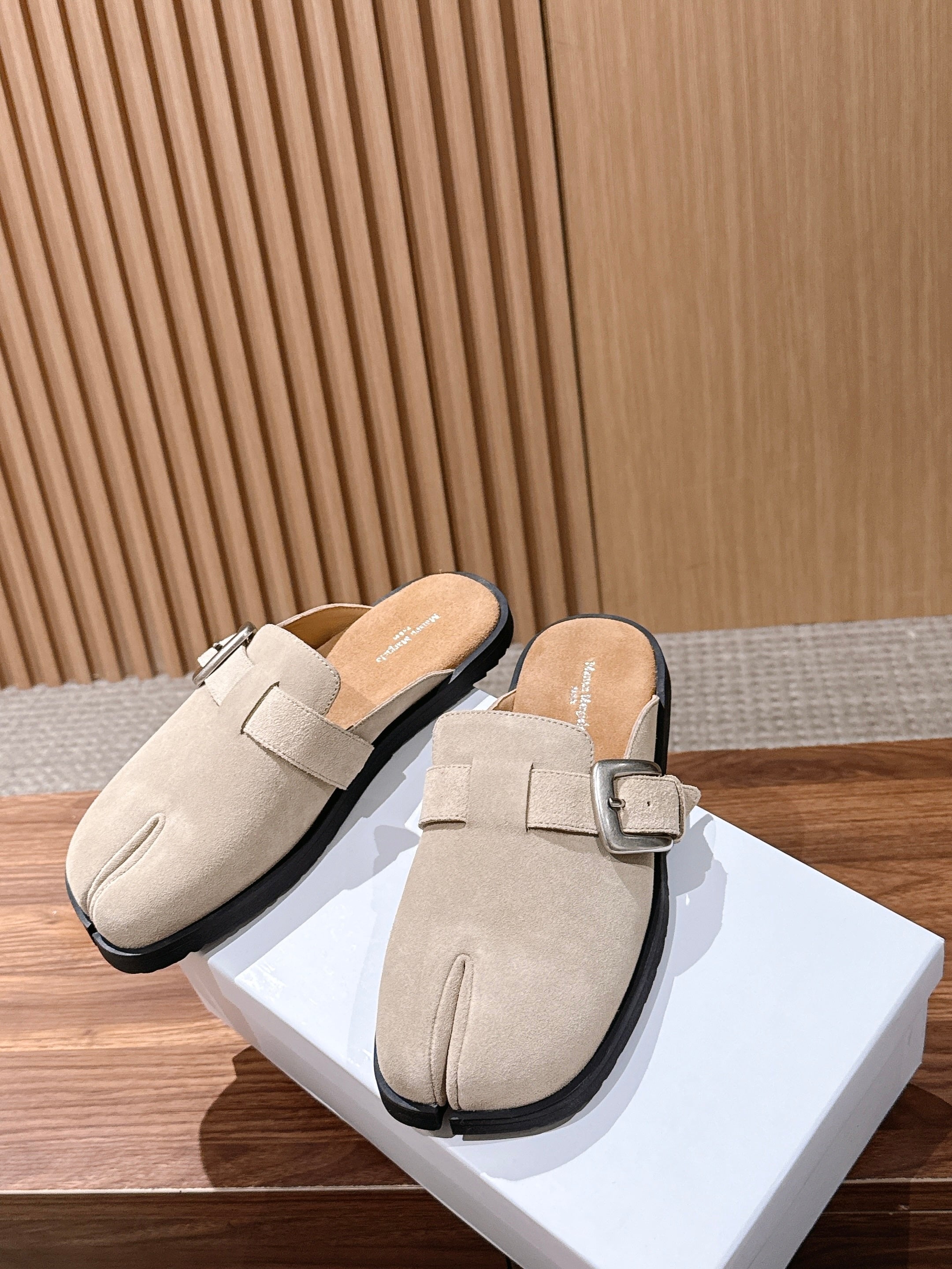 Maison Margiela 2026 Buckle Slipper Suede Leather 921762