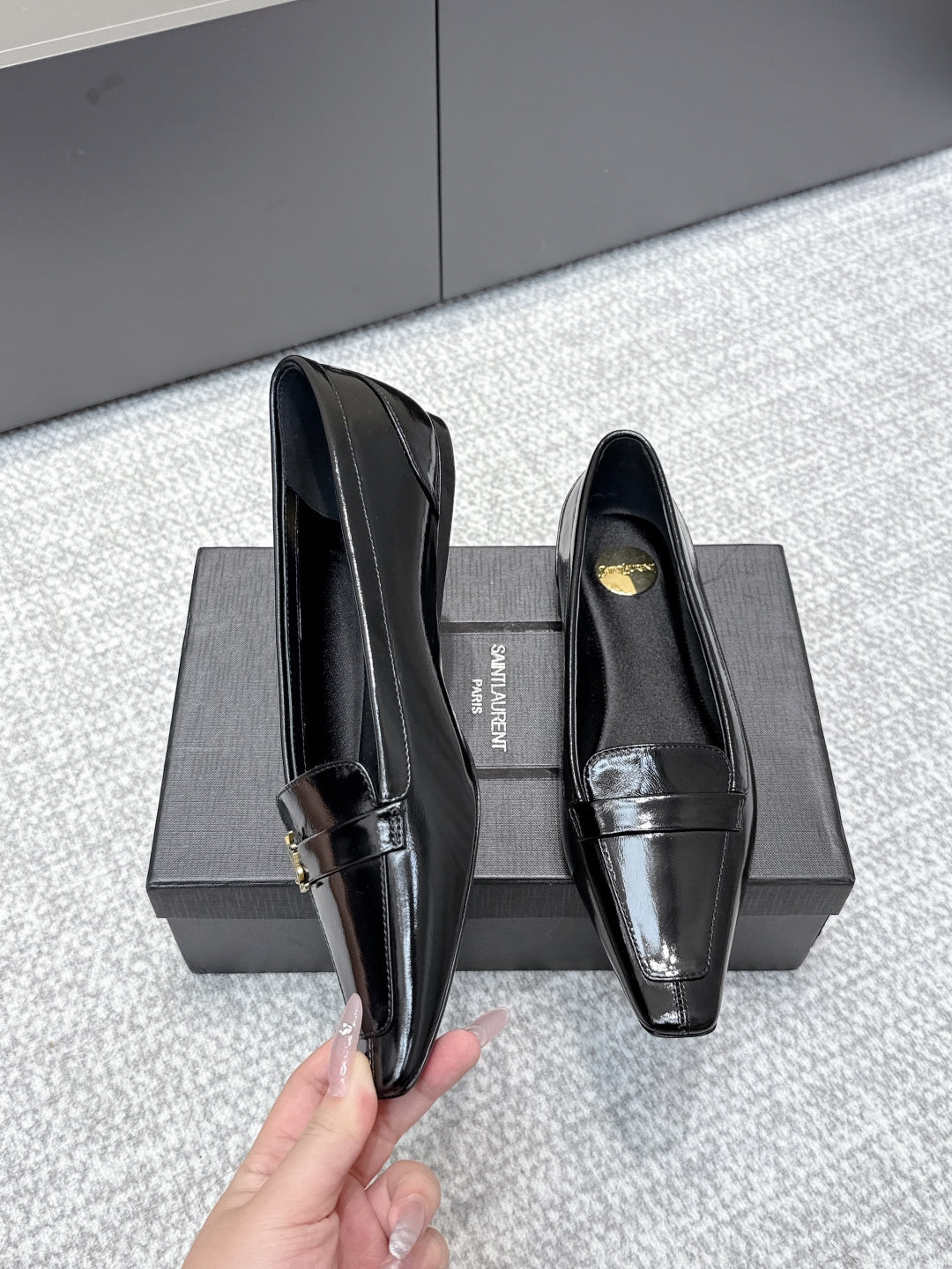 YSL 26ss Square Toe Loafers Black Glossy Leather 662729
