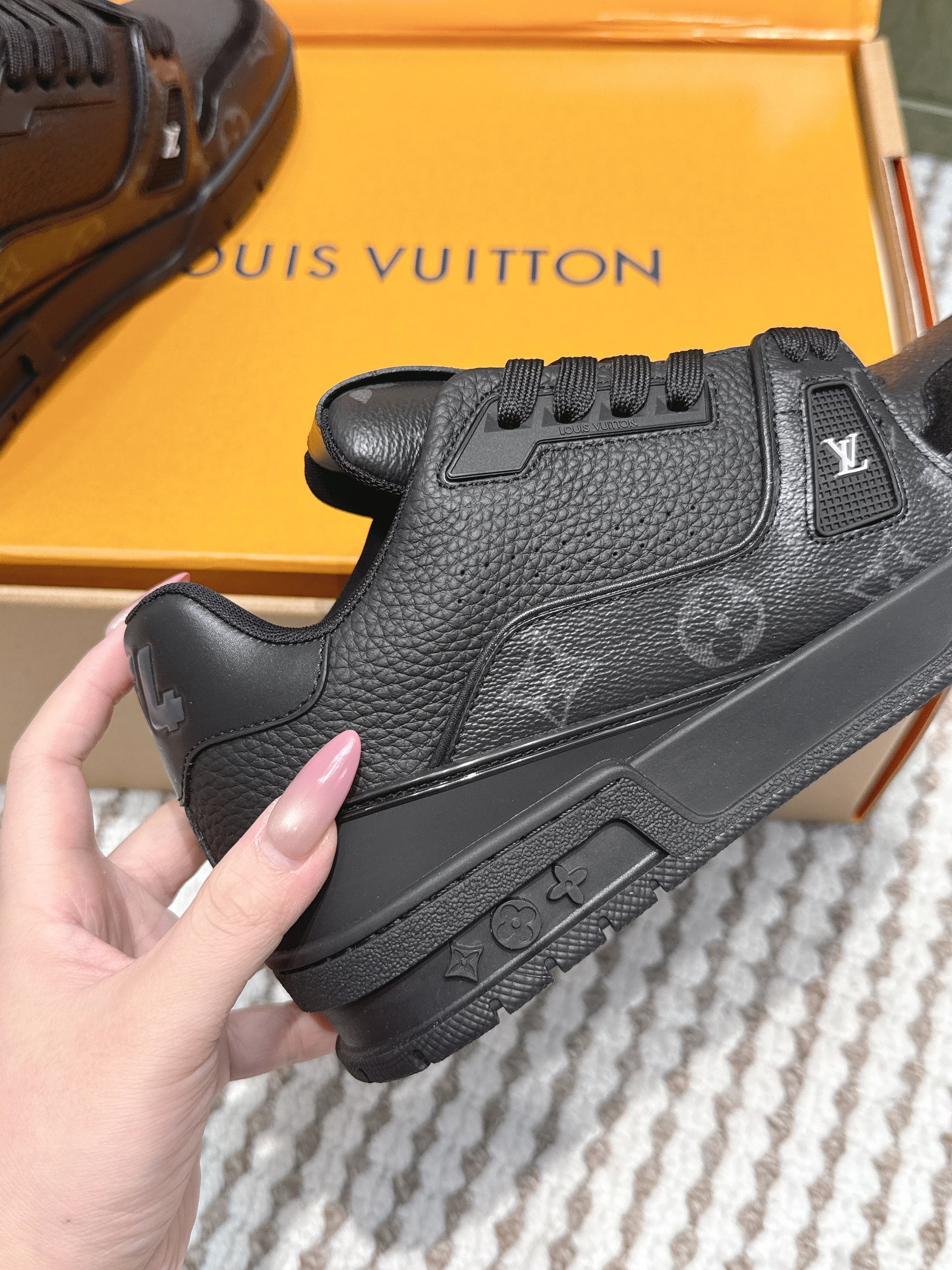 LV 26ss Trainer Sneakers Black Cowhide 657924