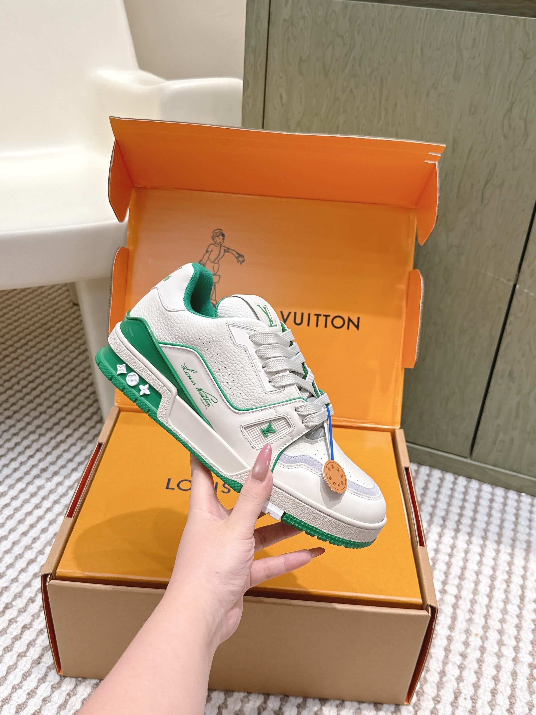 LV 26ss Trainer Sneakers White Green Cowhide 657898