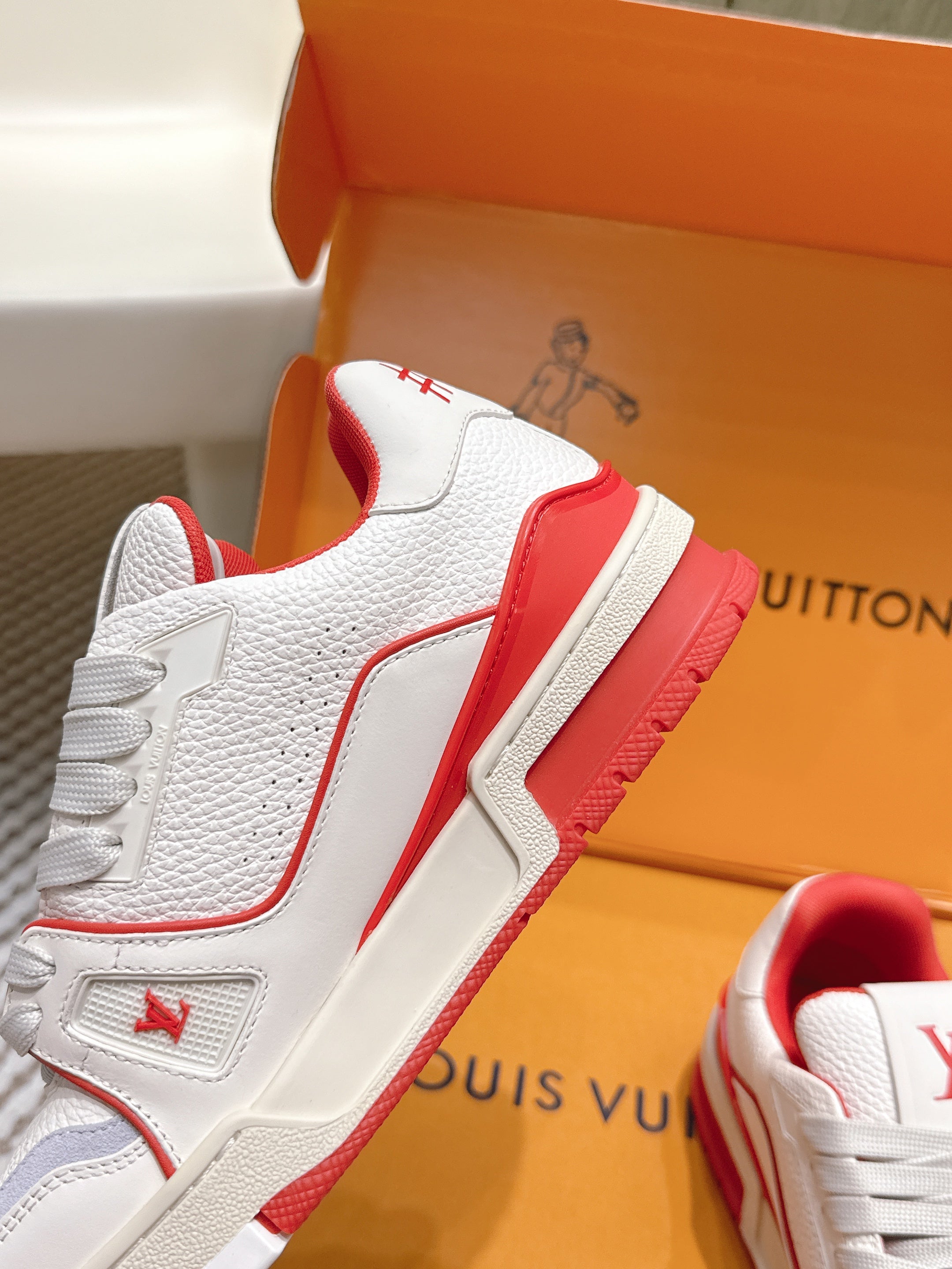 LV 26ss Trainer Sneakers White Red Cowhide 657900