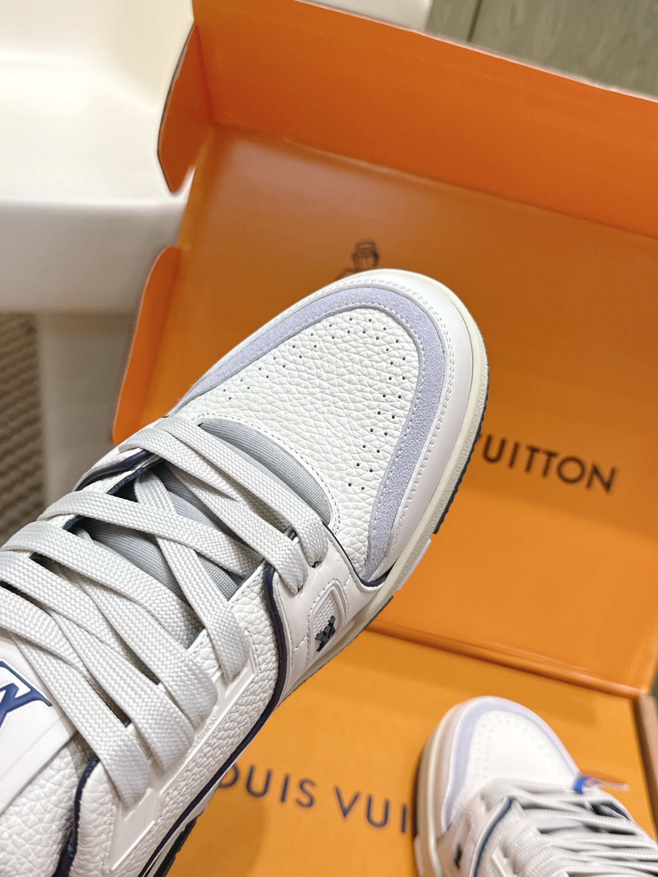 LV 26ss Trainer Sneakers White Navy Blue Cowhide 657902